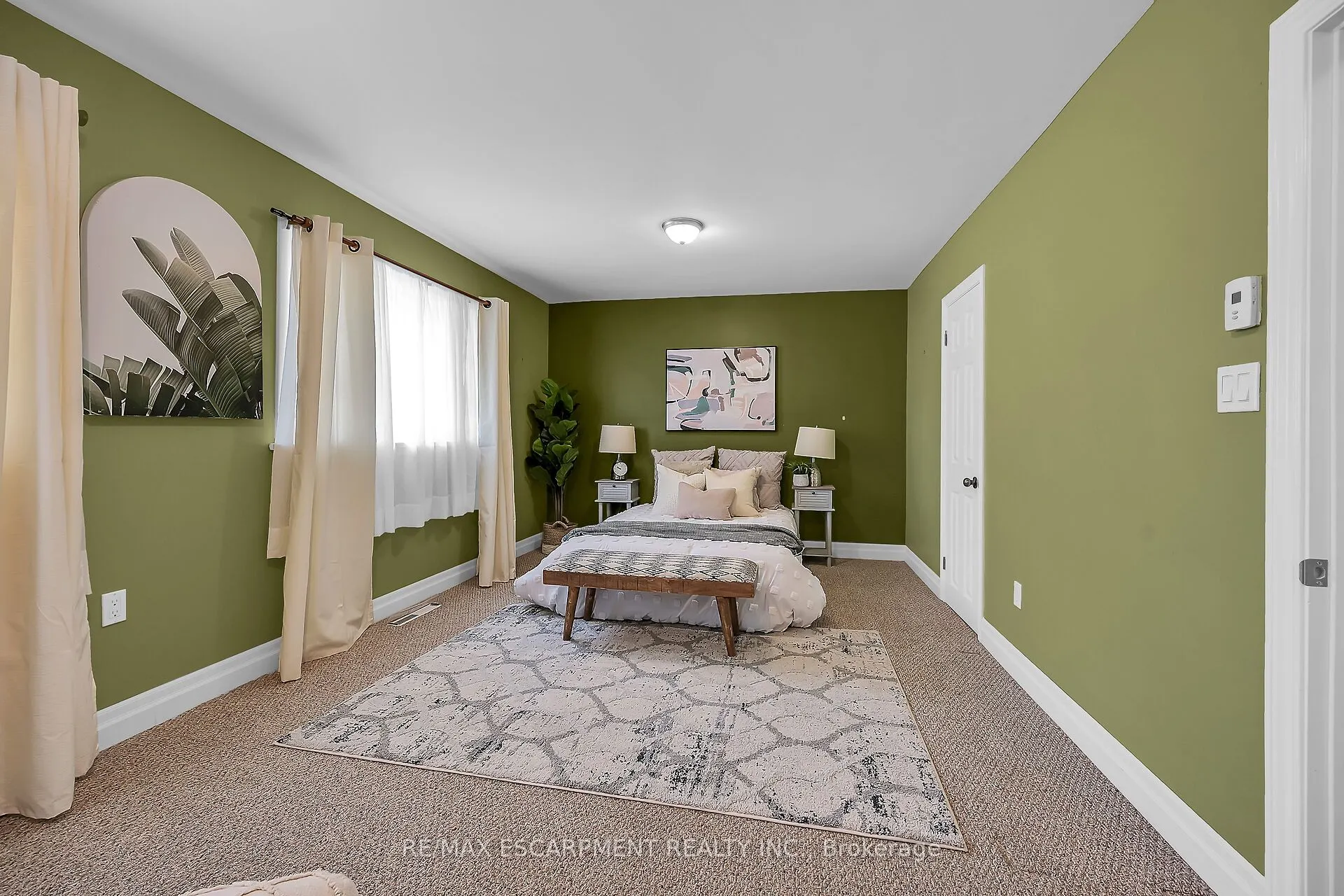 160 Elizabeth Crescent
