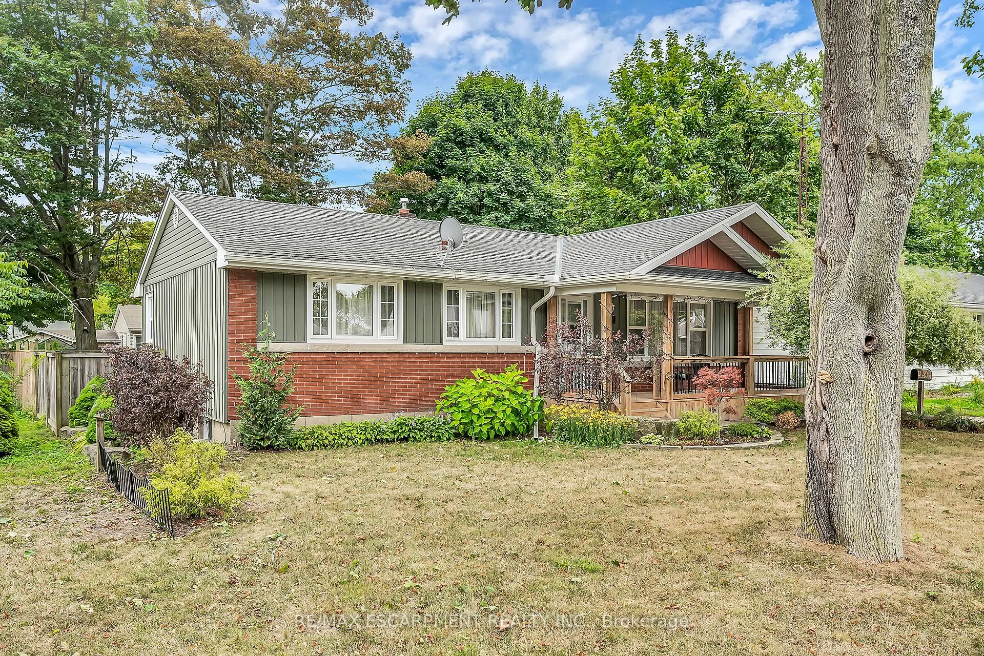 160 Elizabeth Crescent