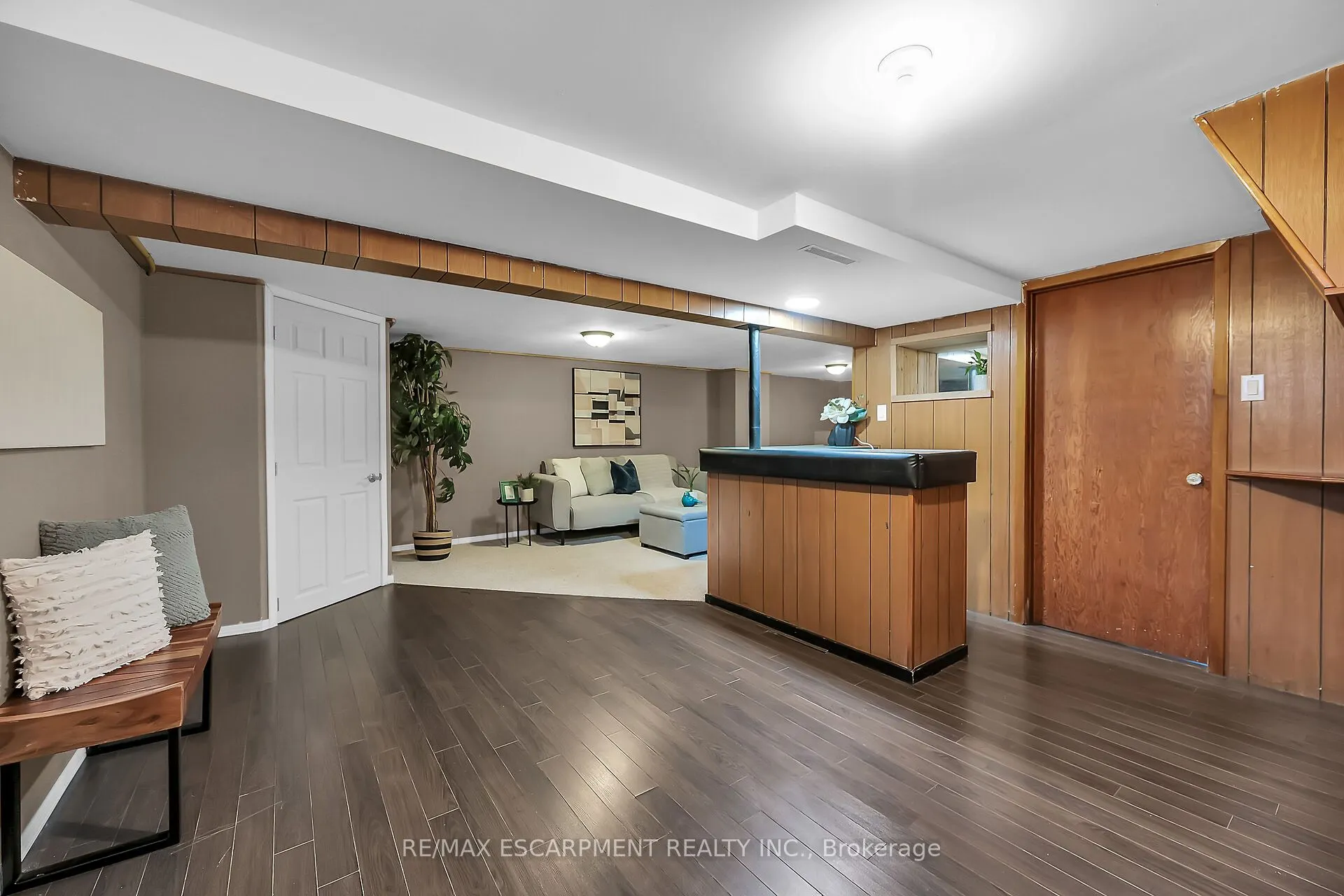 160 Elizabeth Crescent