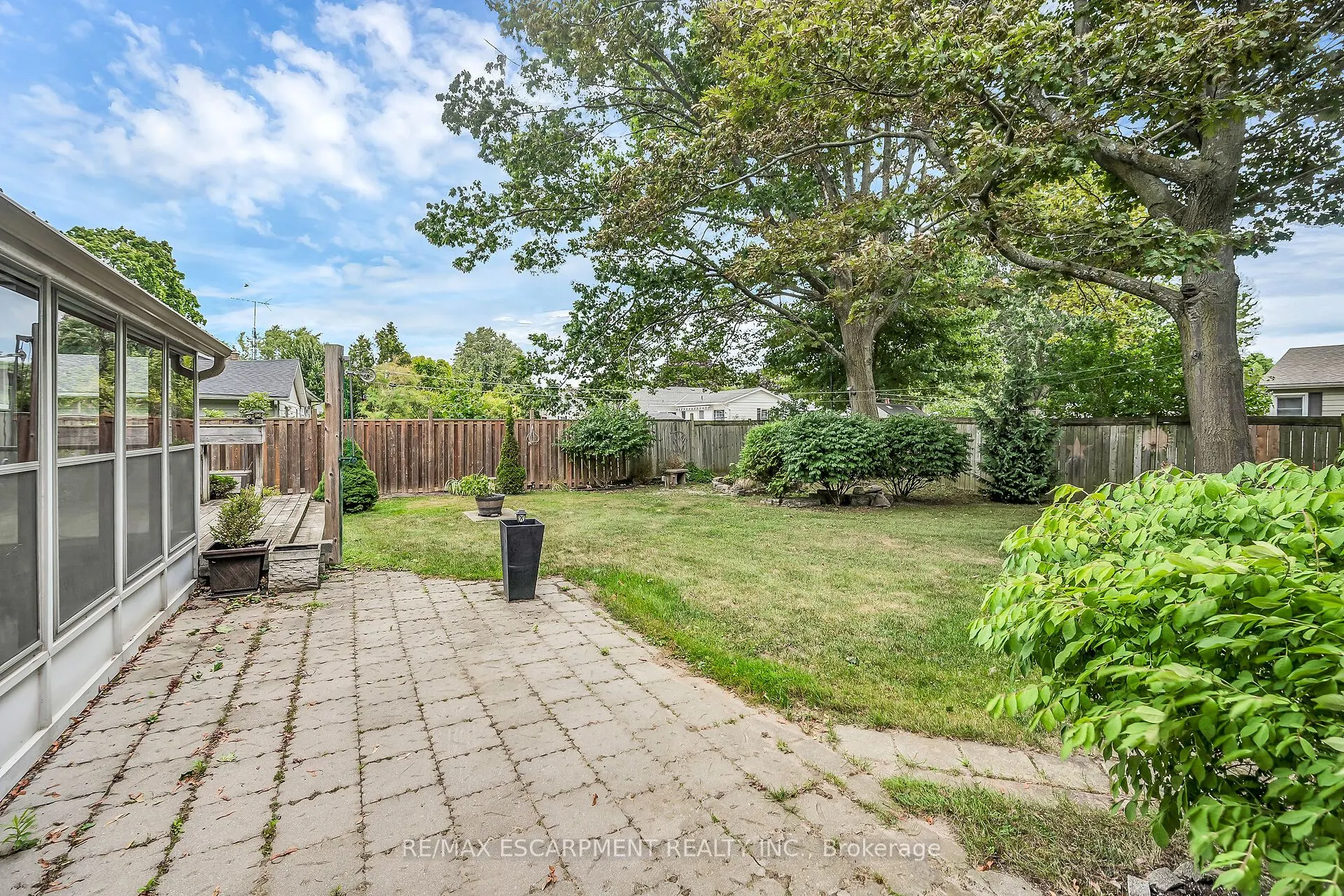 160 Elizabeth Crescent