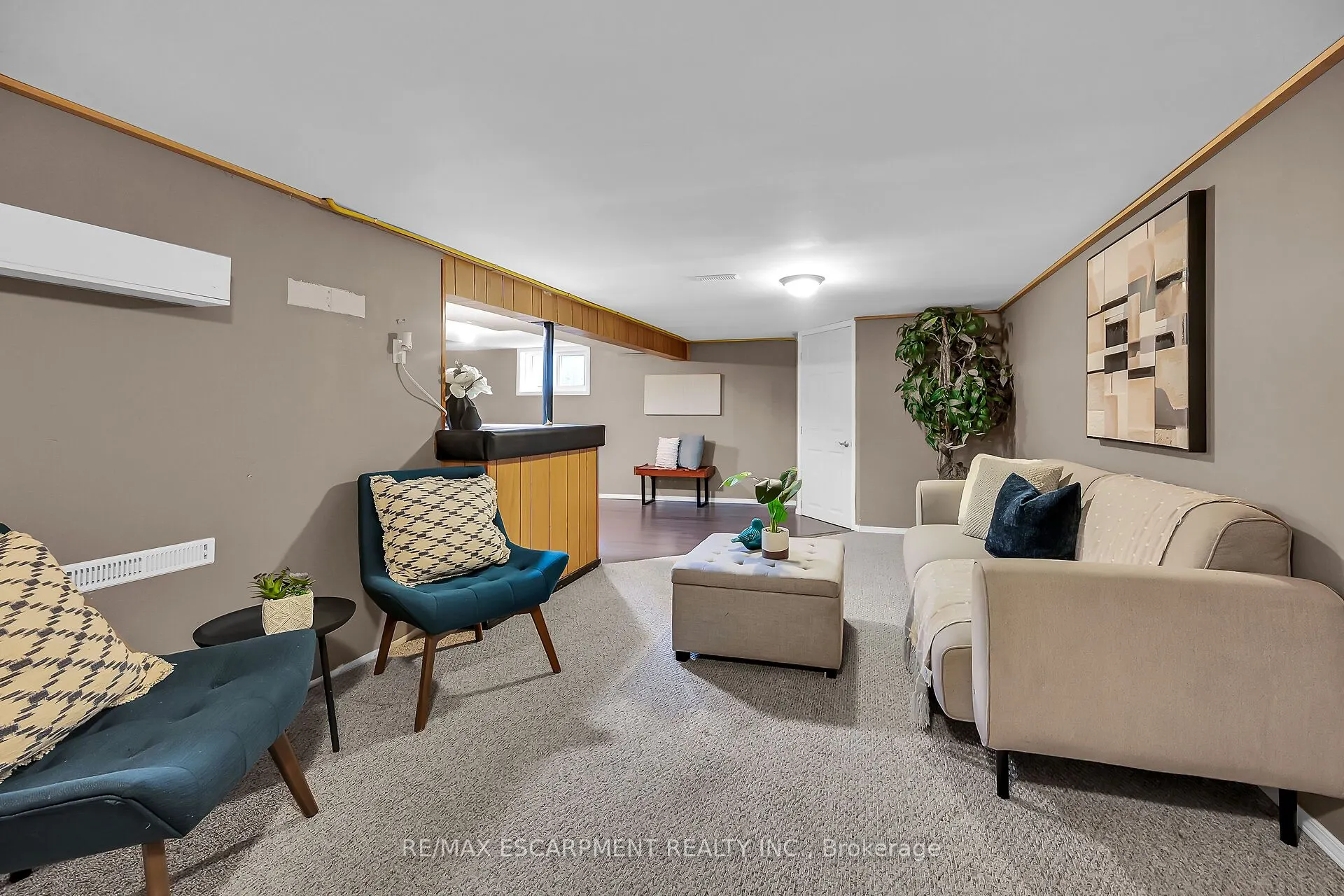 160 Elizabeth Crescent