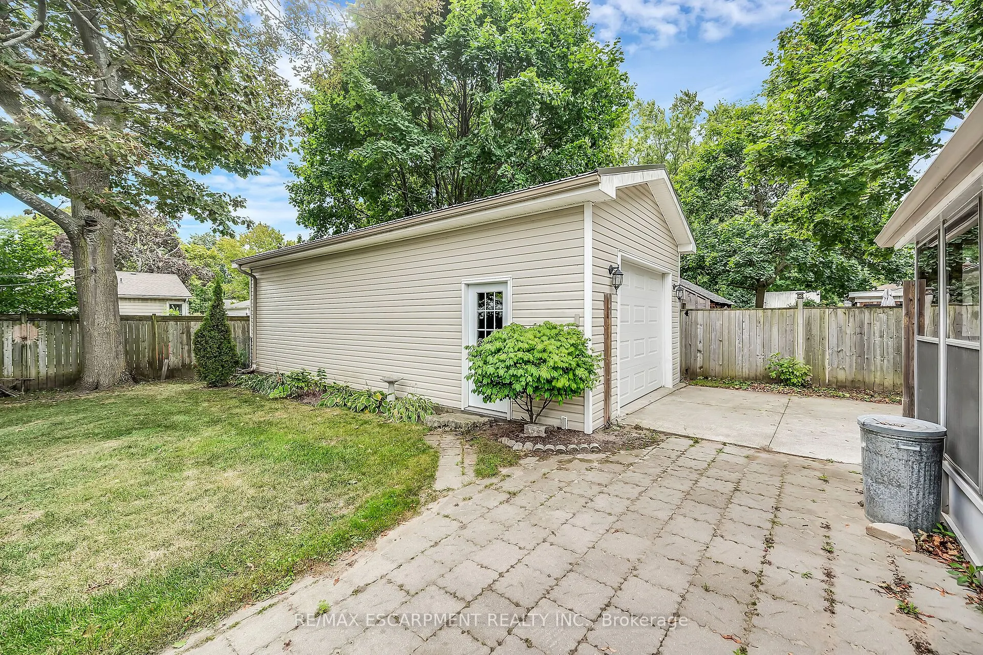 160 Elizabeth Crescent