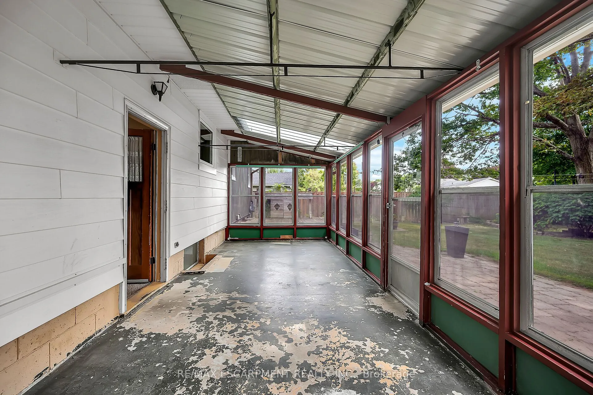 160 Elizabeth Crescent
