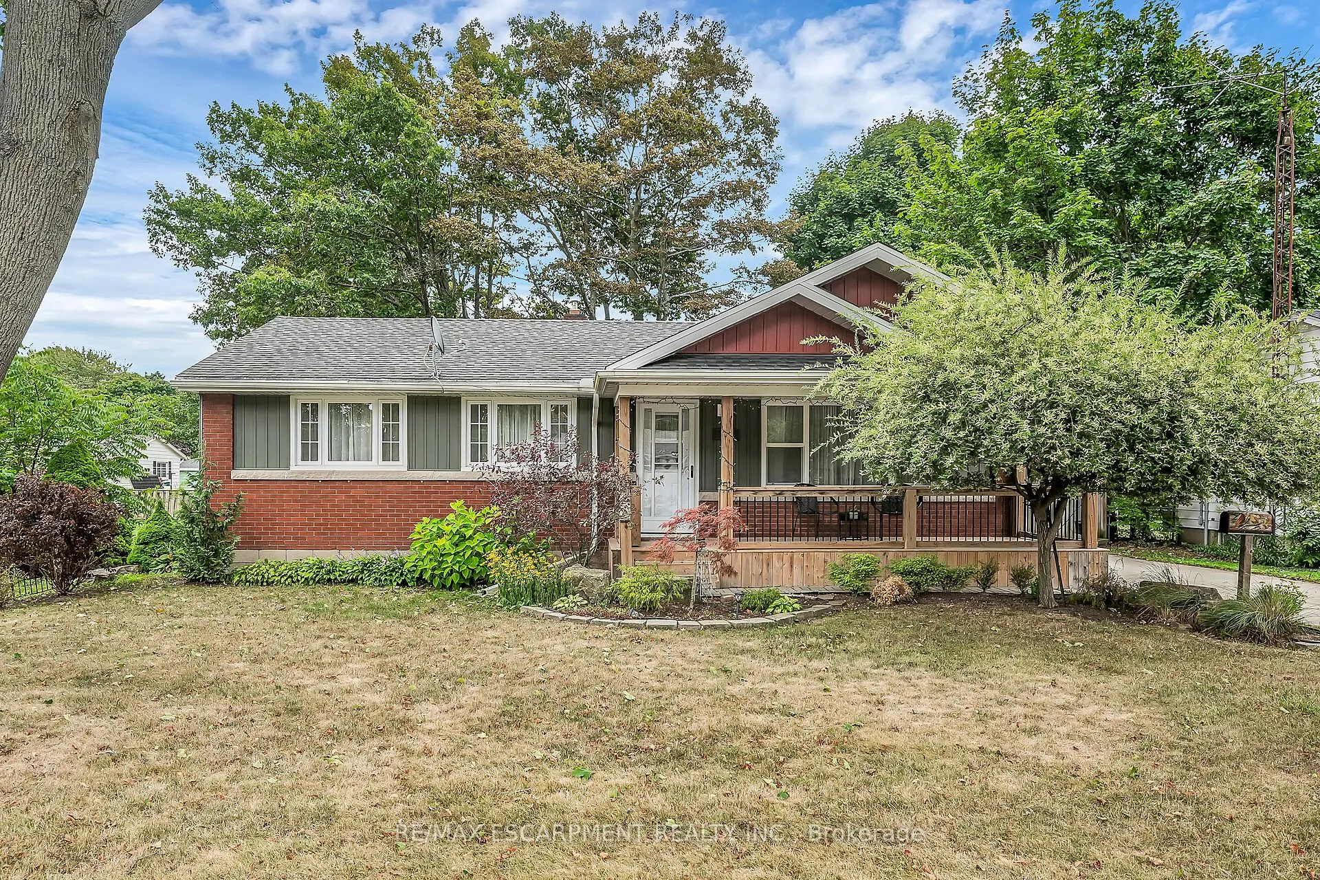 160 Elizabeth Crescent