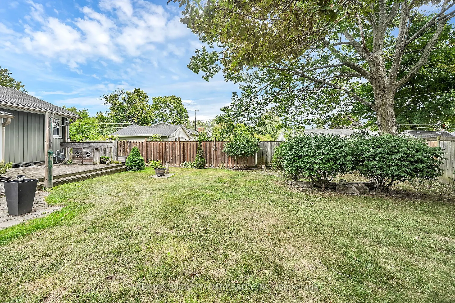 160 Elizabeth Crescent