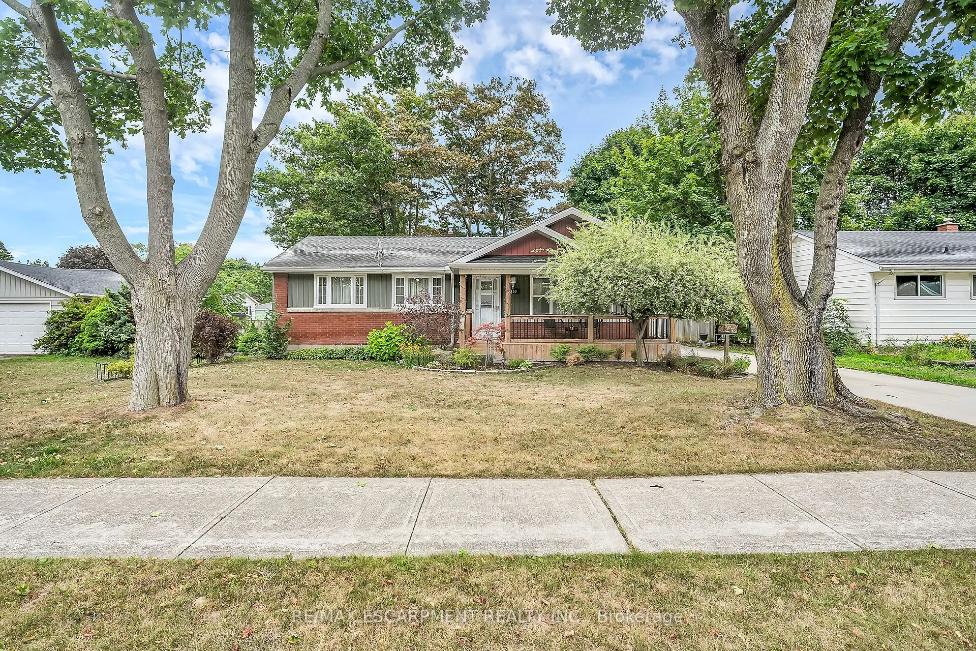 160 Elizabeth Crescent