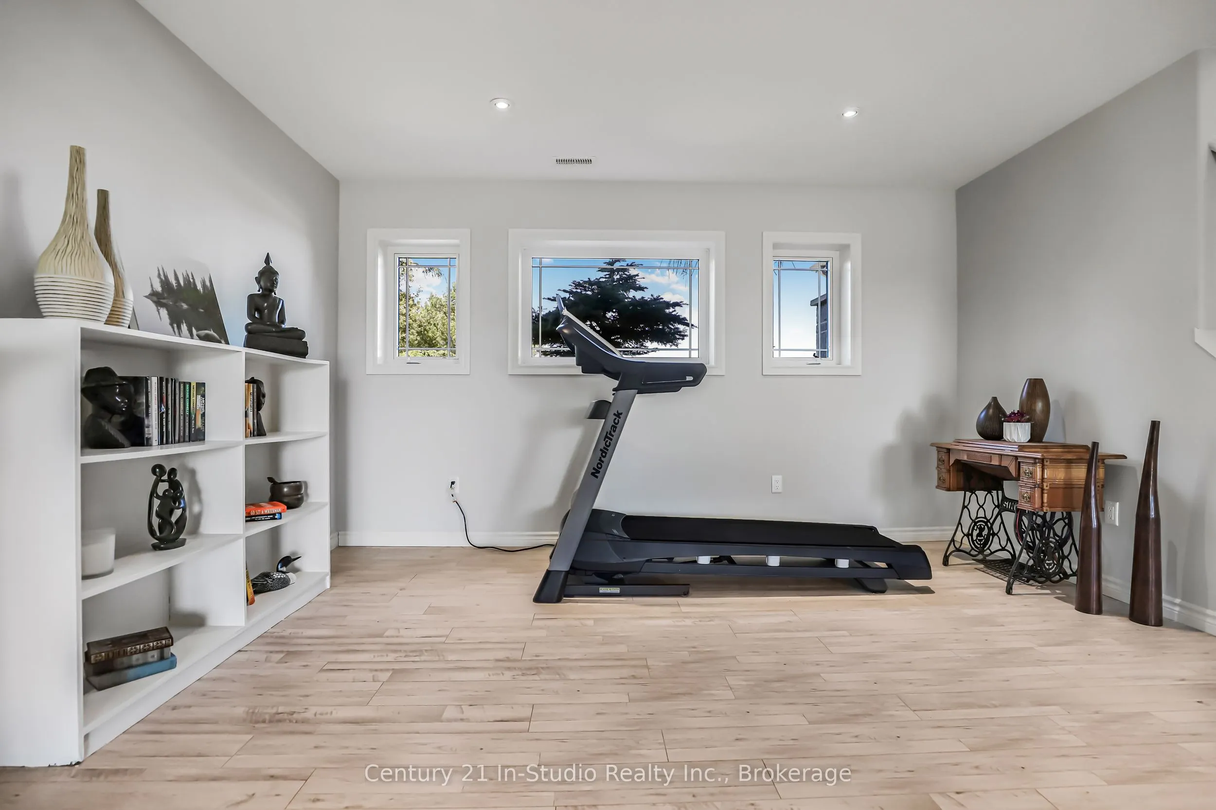 202 Meredith Way