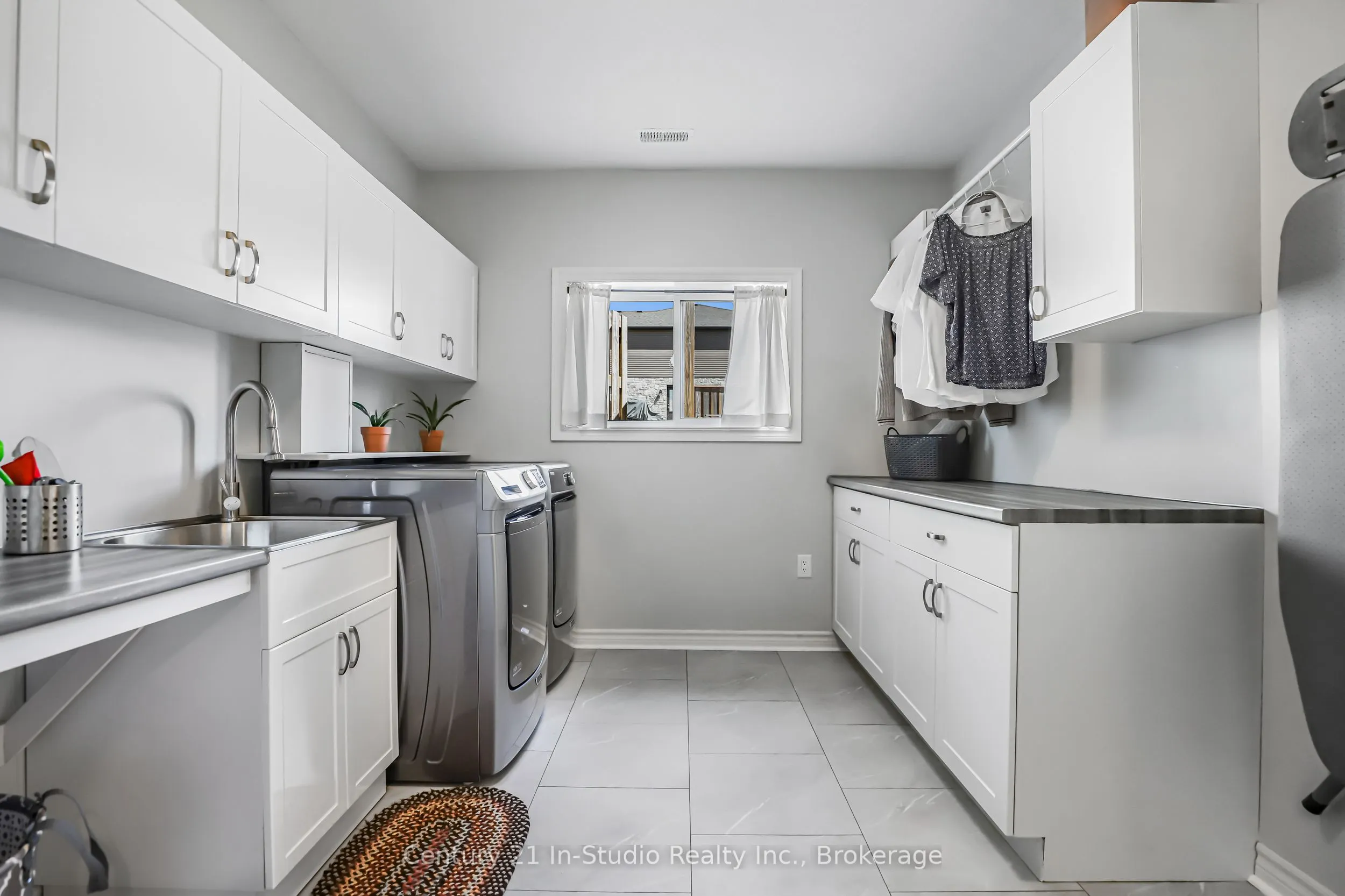 202 Meredith Way