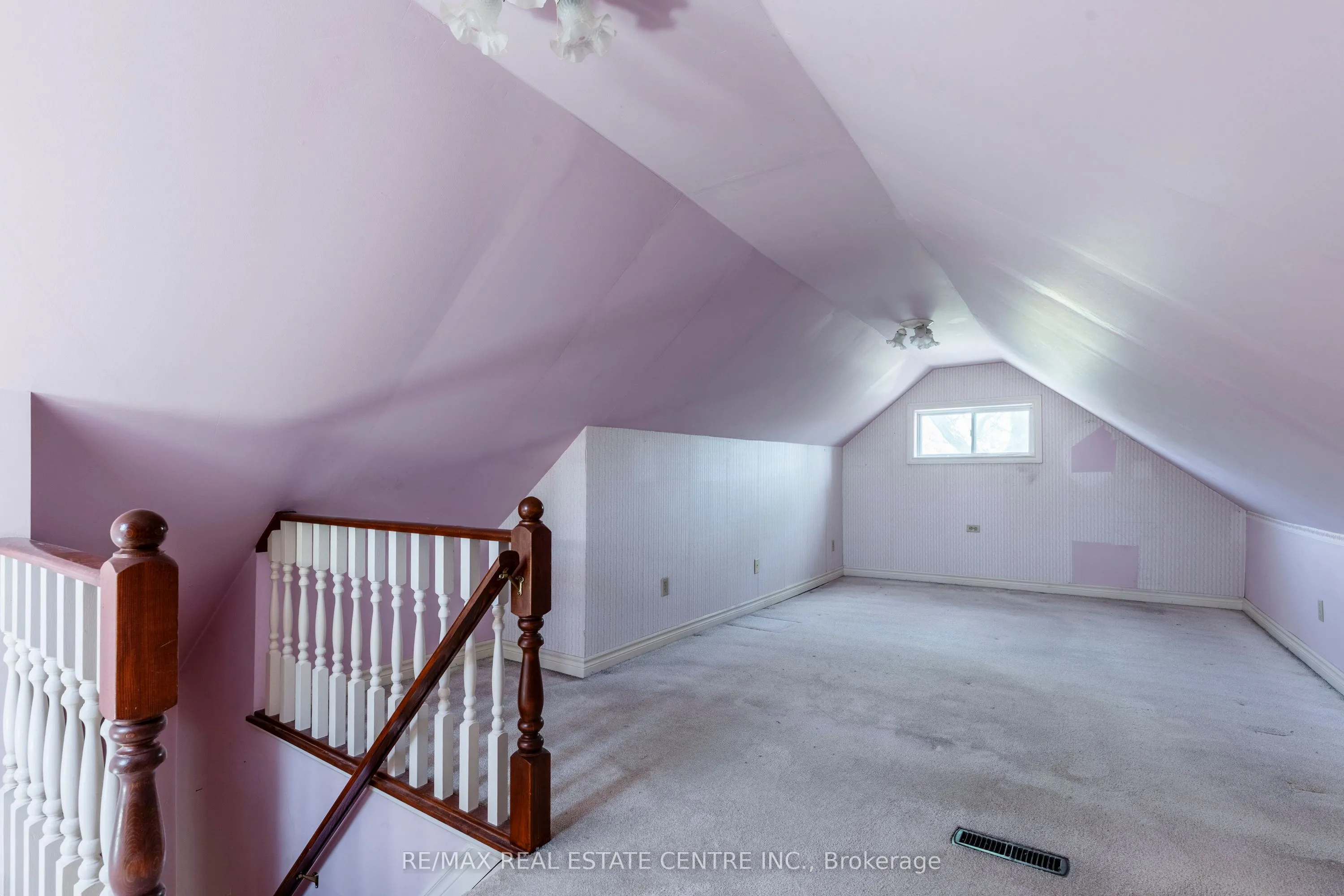 27 Barons Avenue N