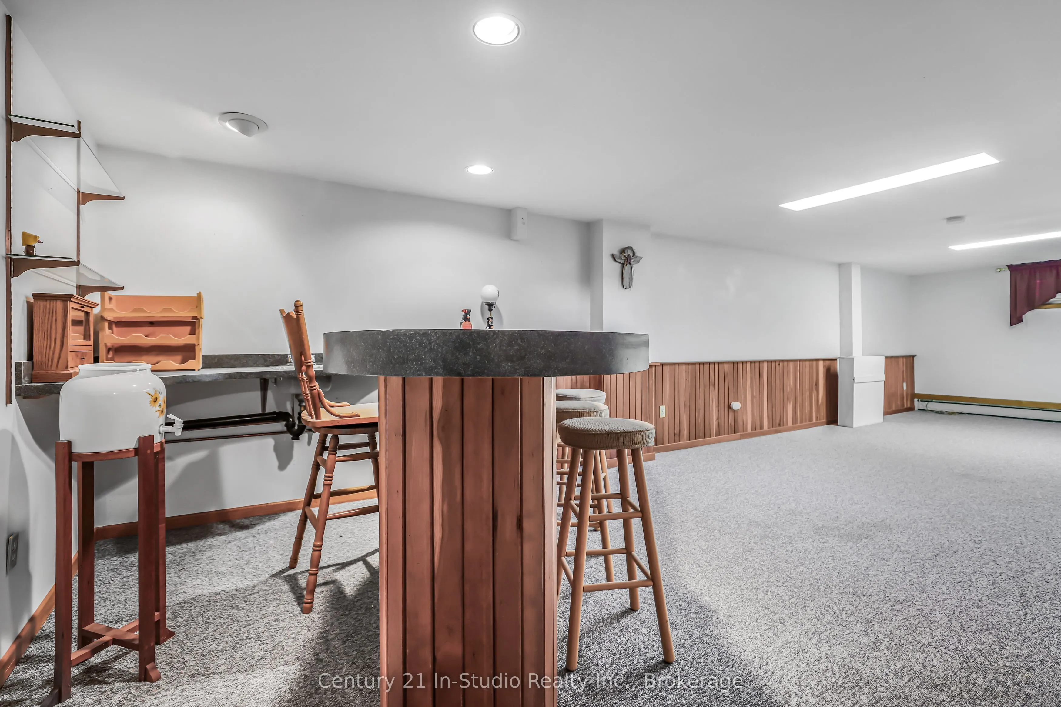 371 Hunter Street