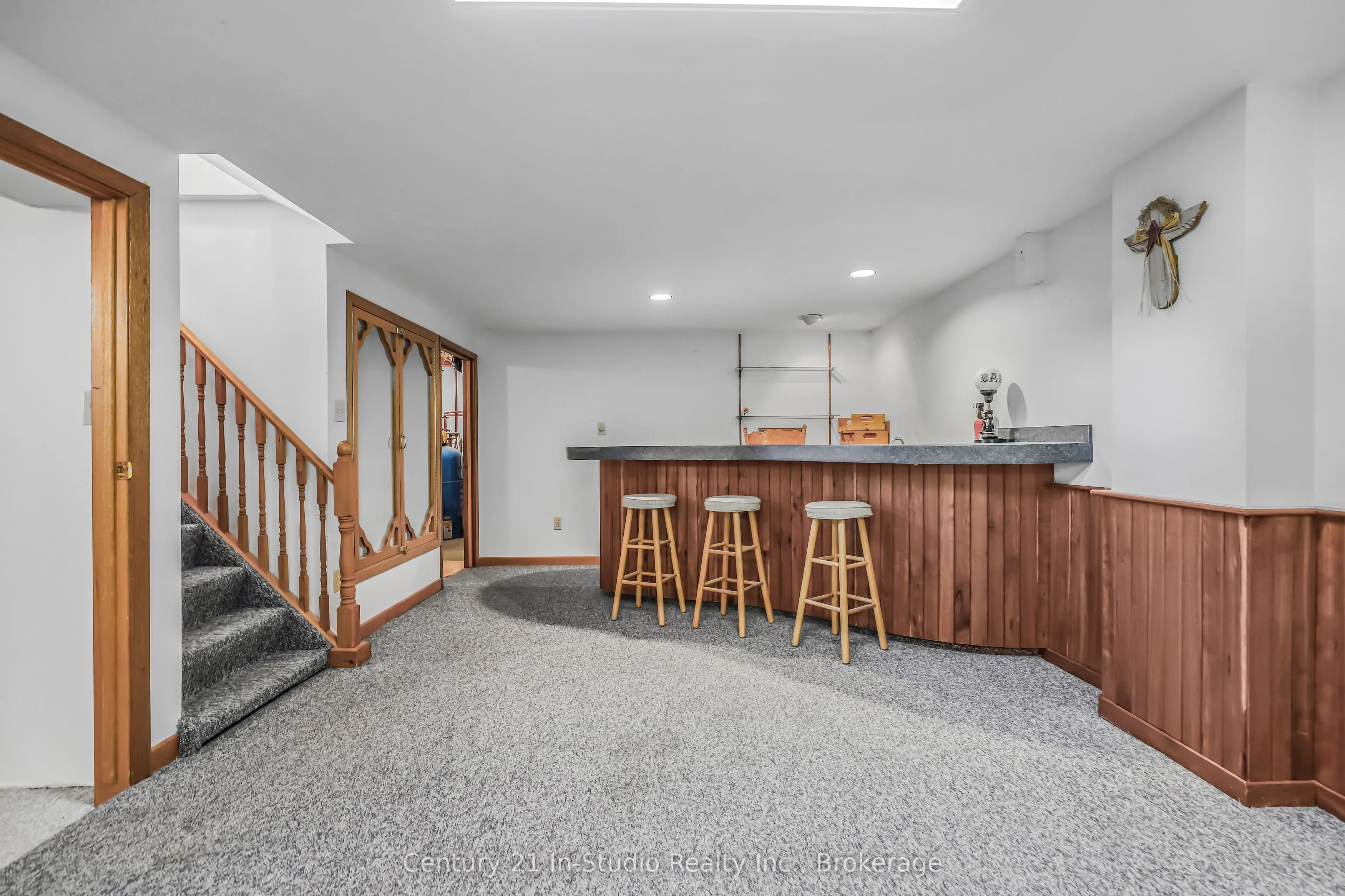 371 Hunter Street