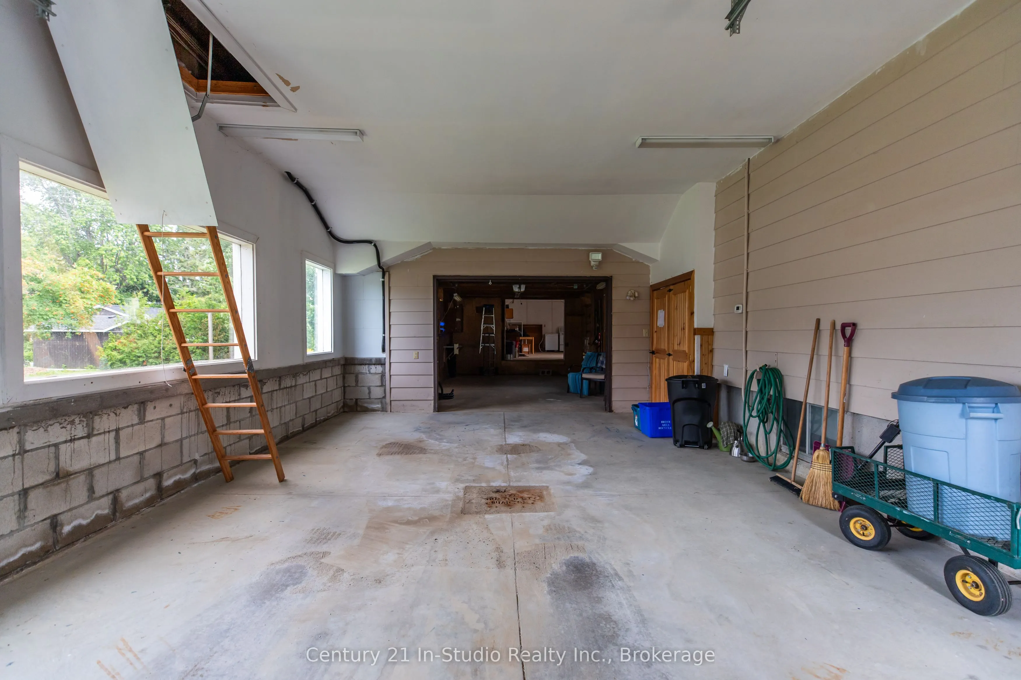 371 Hunter Street