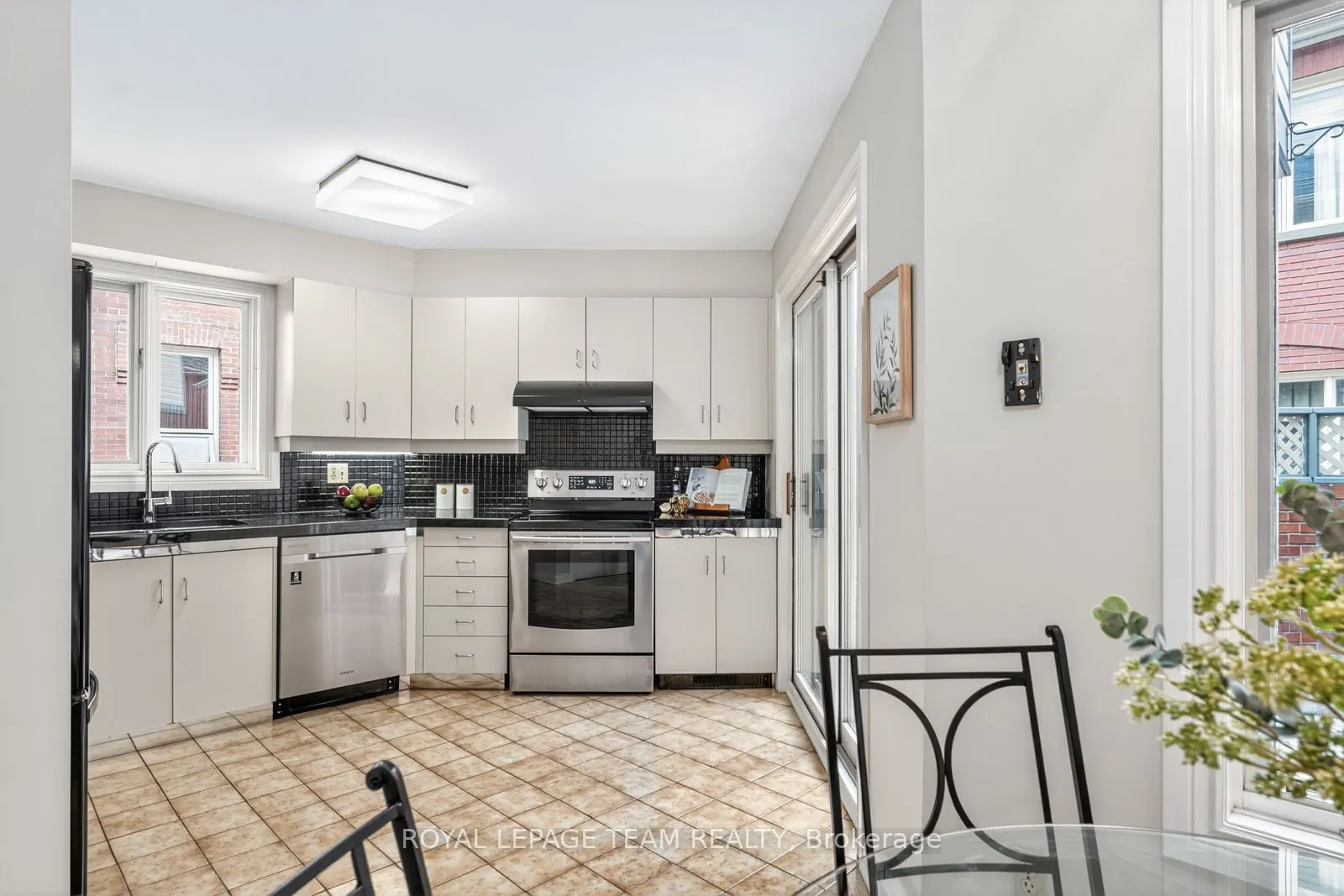 292 Laurier Avenue, #9