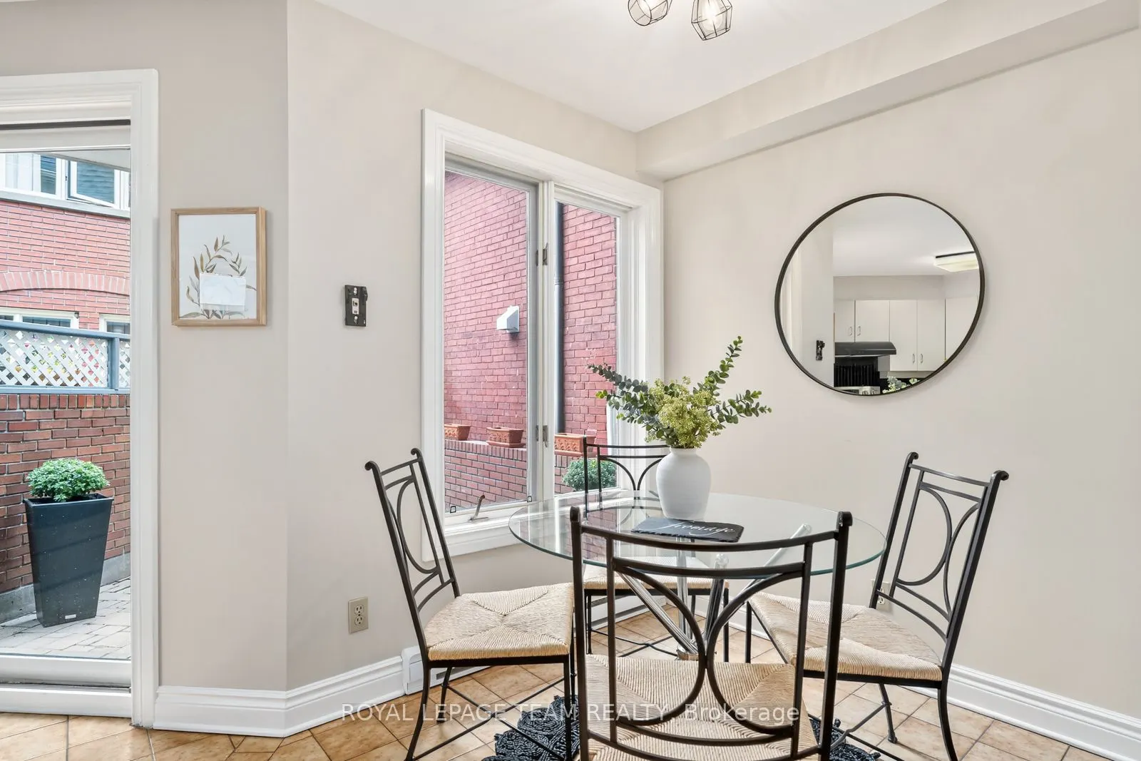 292 Laurier Avenue, #9