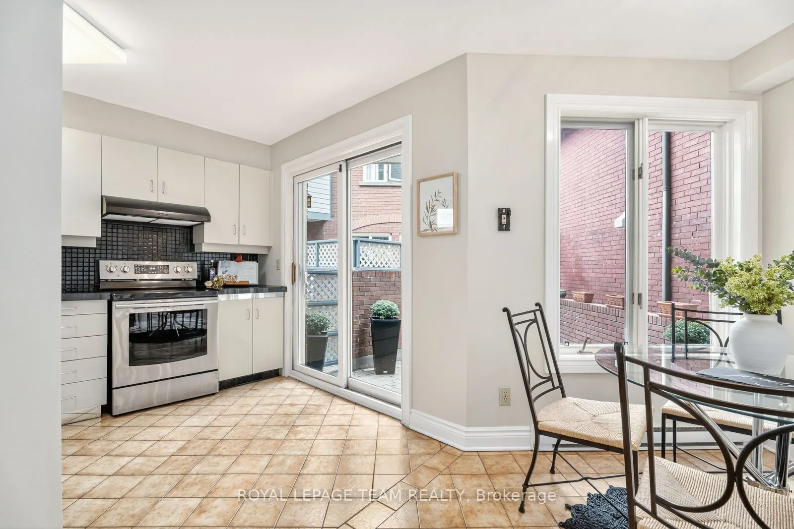 292 Laurier Avenue, #9