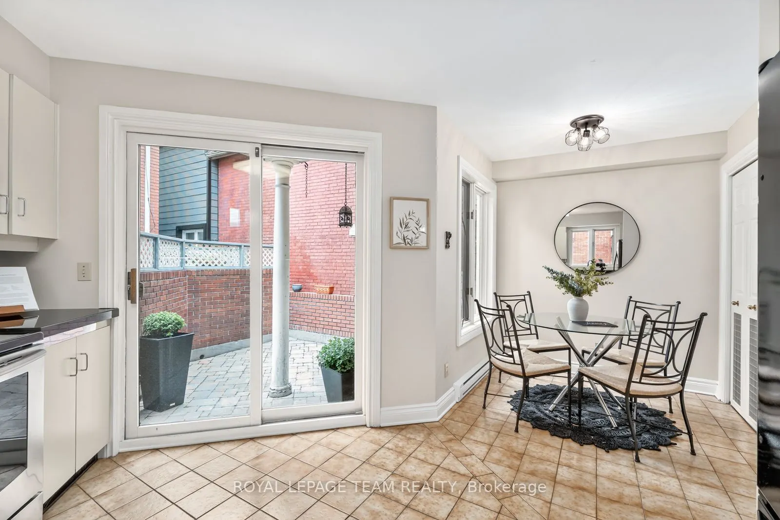 292 Laurier Avenue, #9