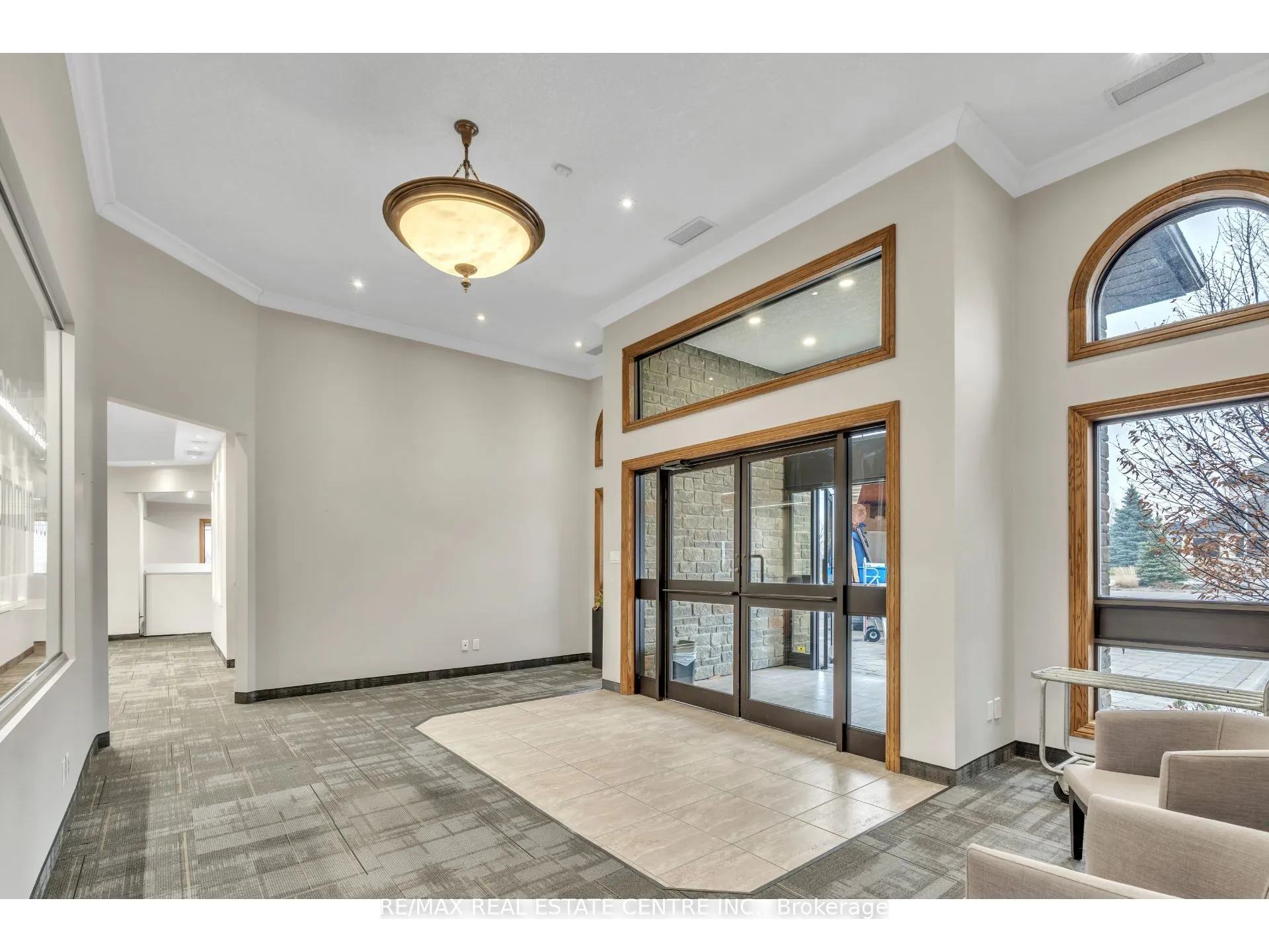 735 Bridge Street W
