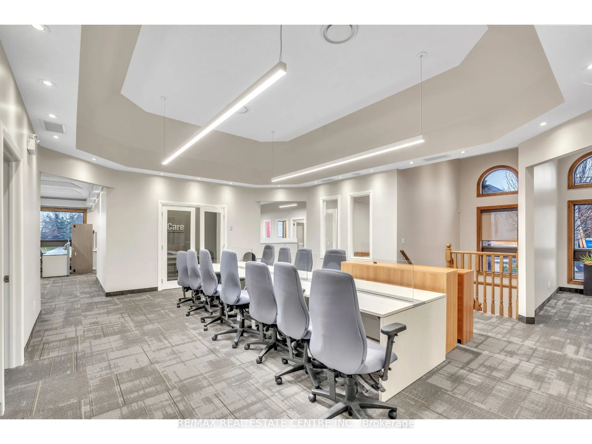 735 Bridge Street W