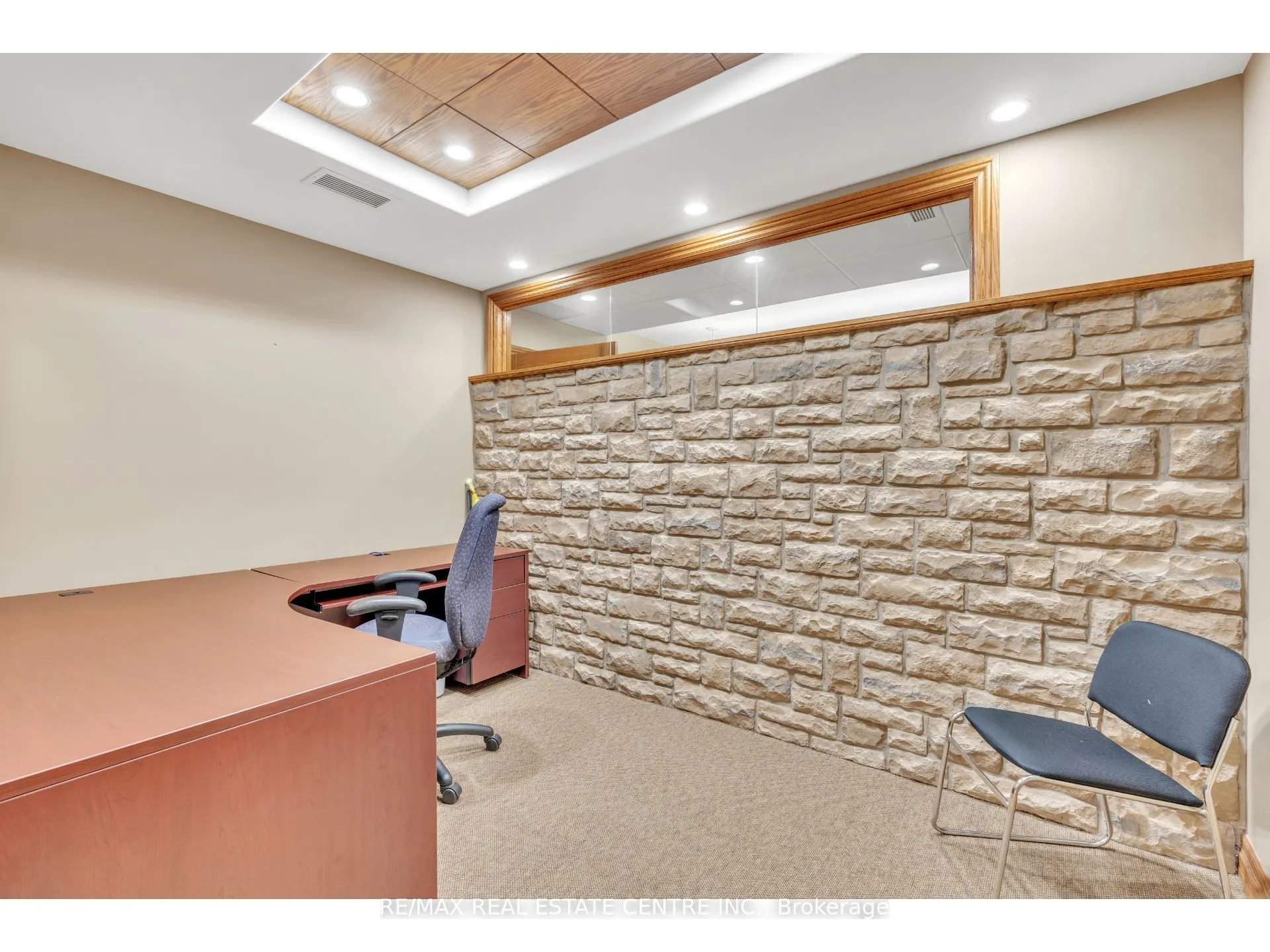 735 Bridge Street W