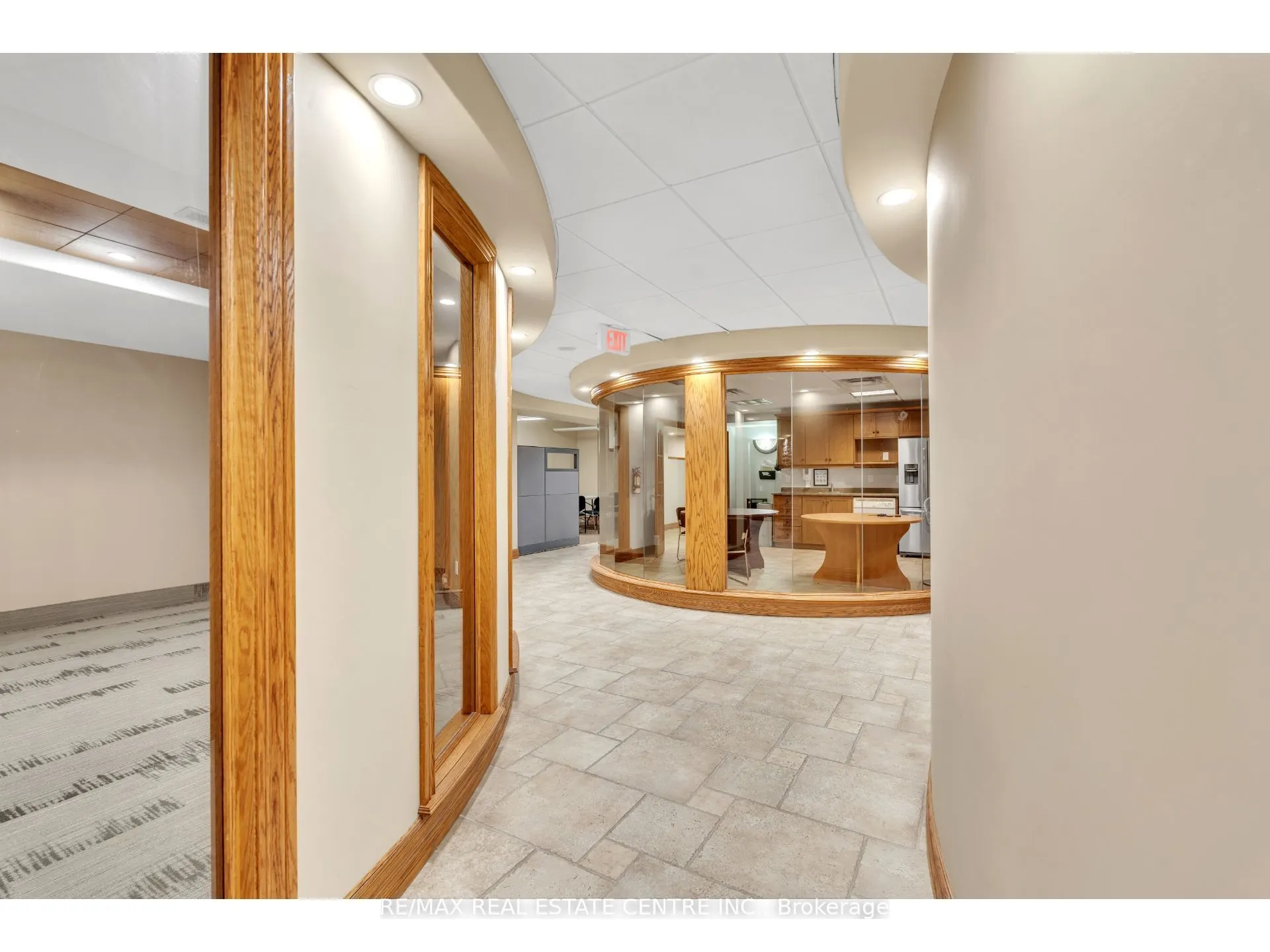 735 Bridge Street W