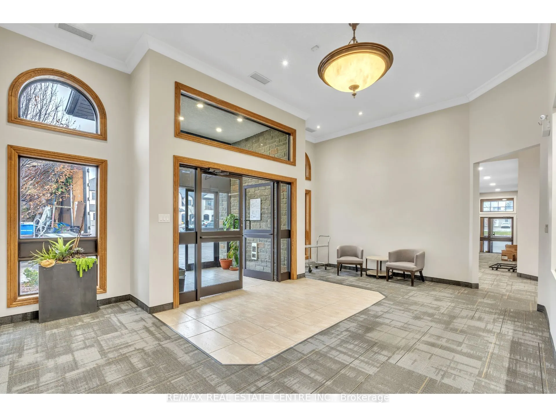735 Bridge Street W