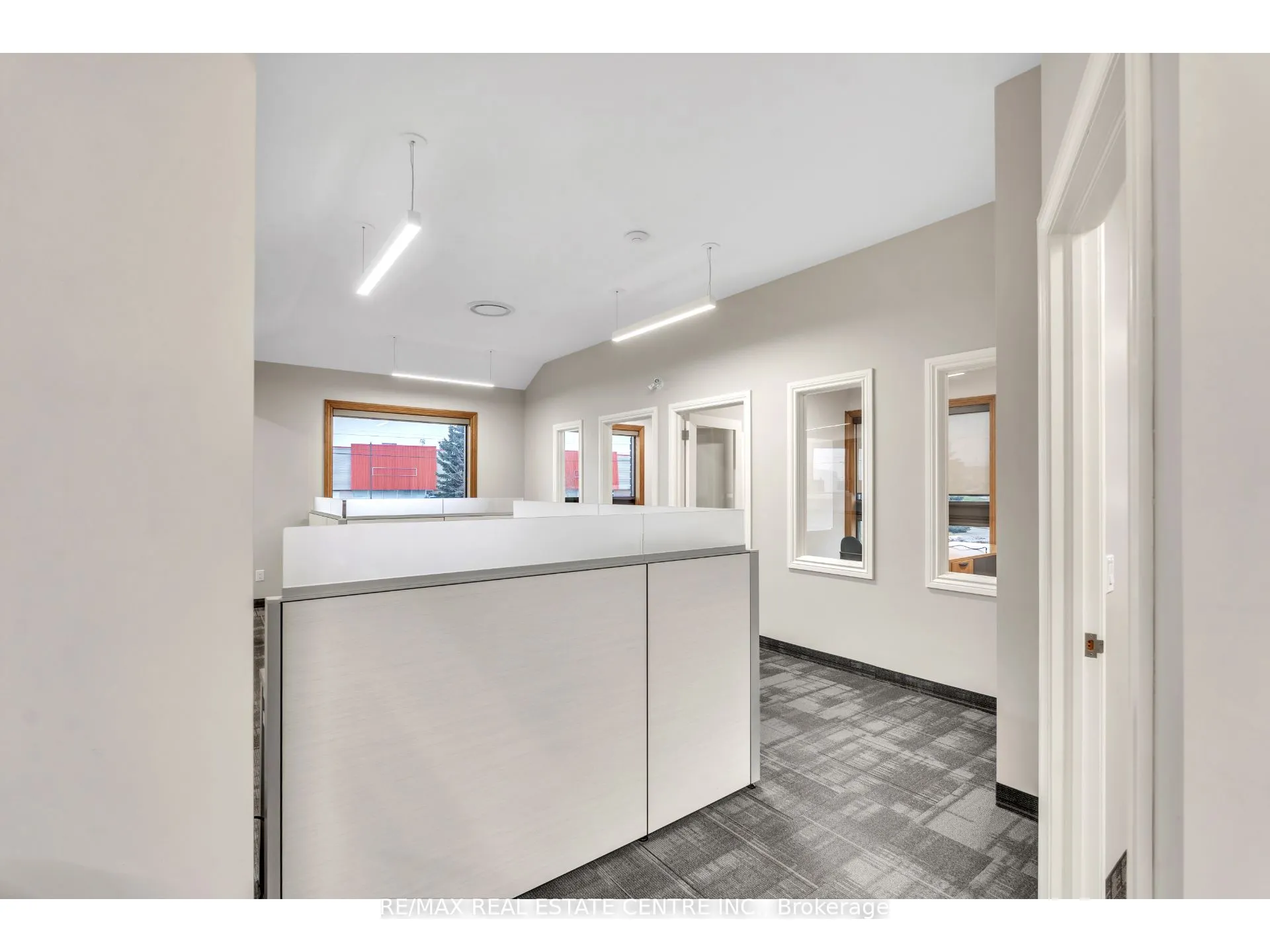 735 Bridge Street W