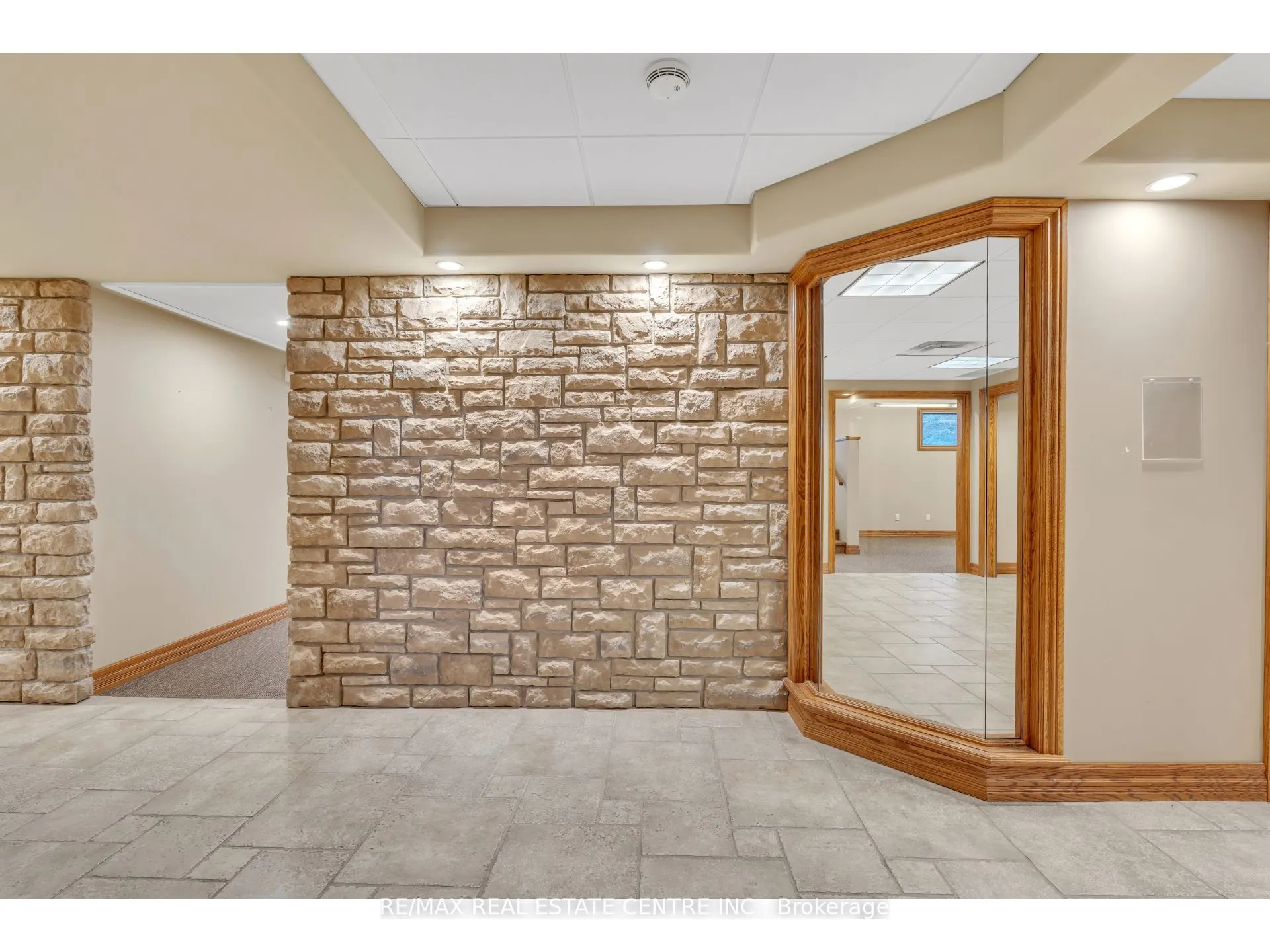 735 Bridge Street W