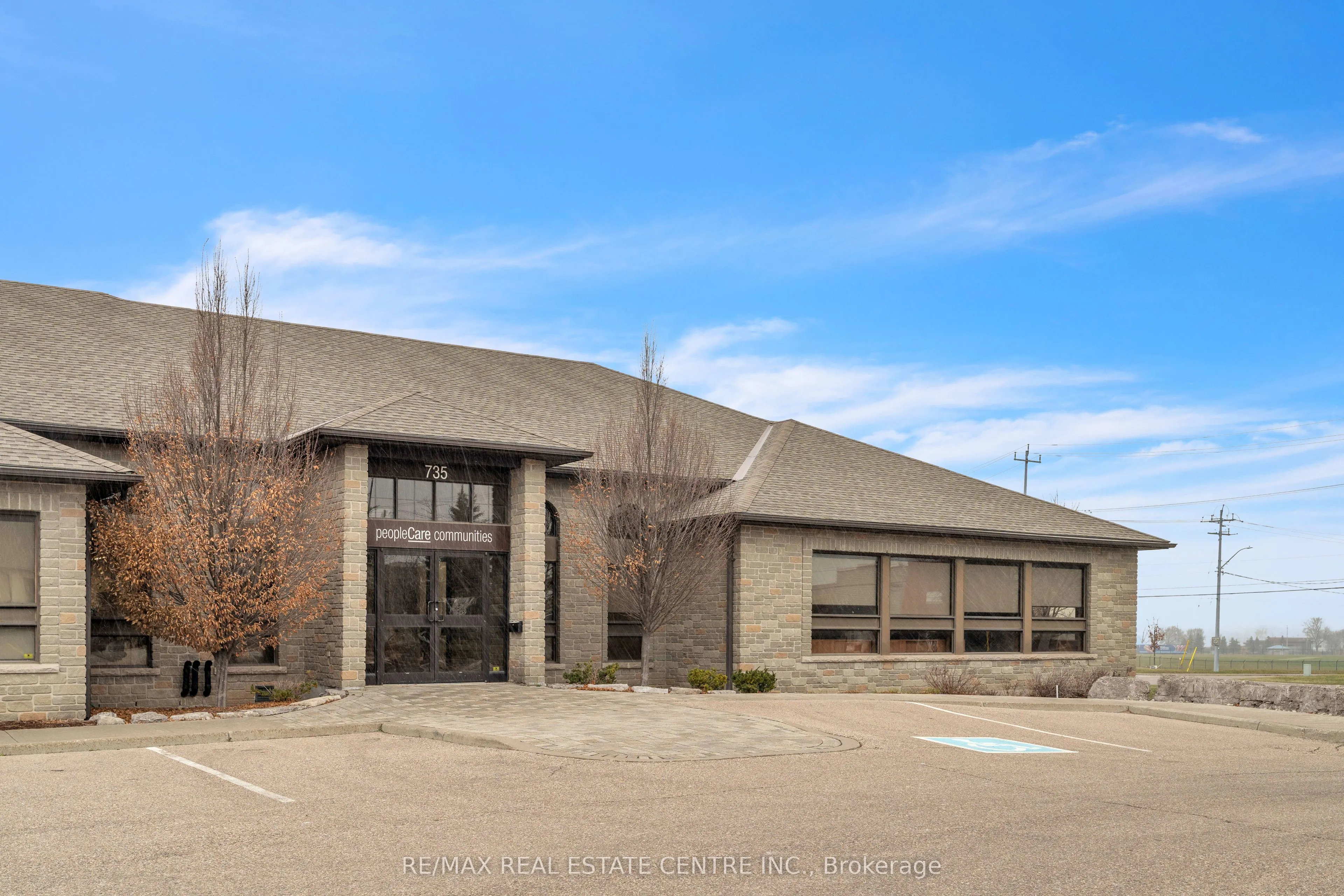 735 Bridge Street W