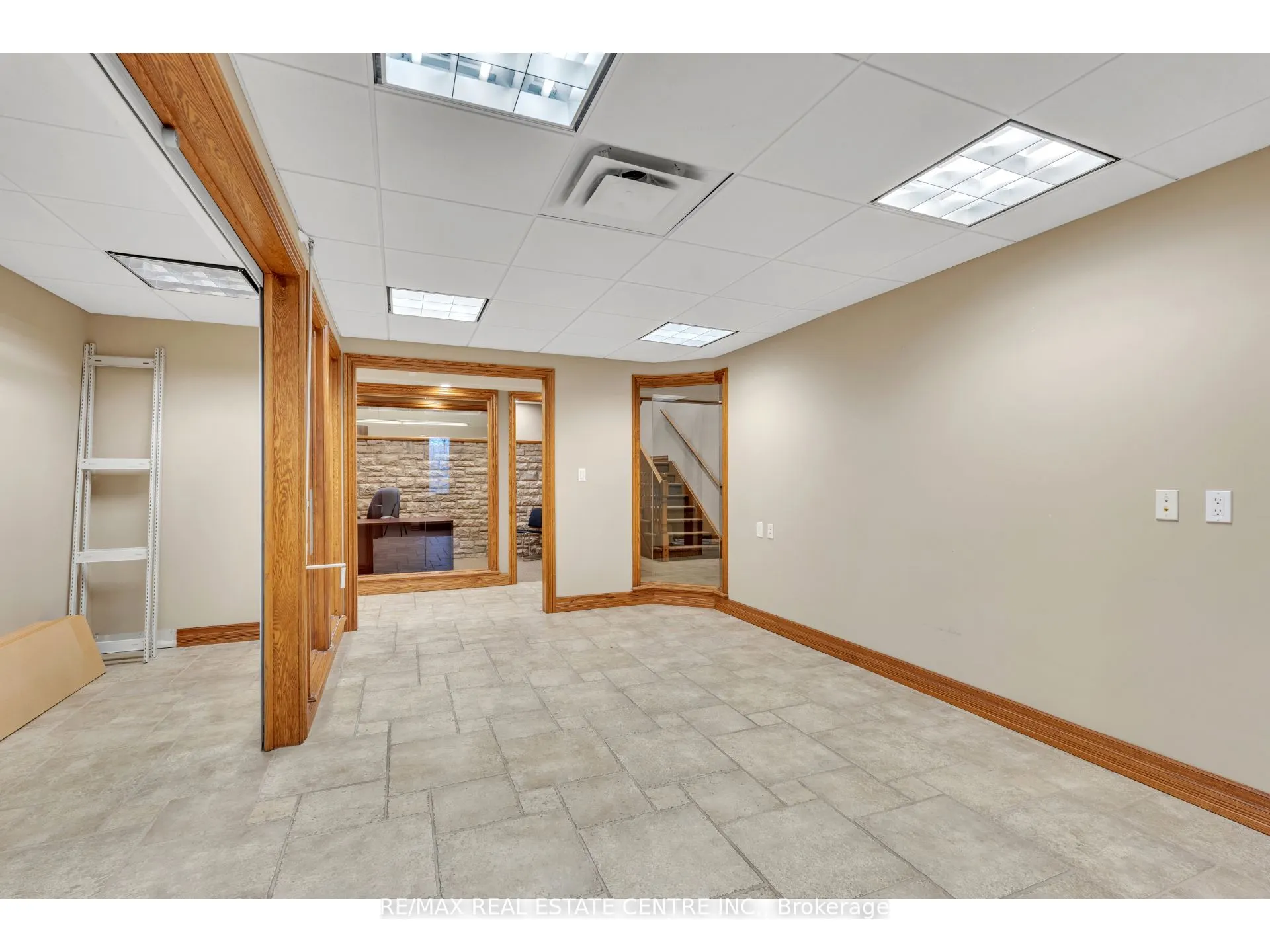 735 Bridge Street W