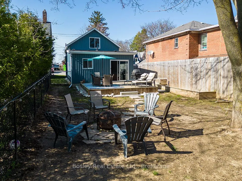 153 Trowbridge Street W