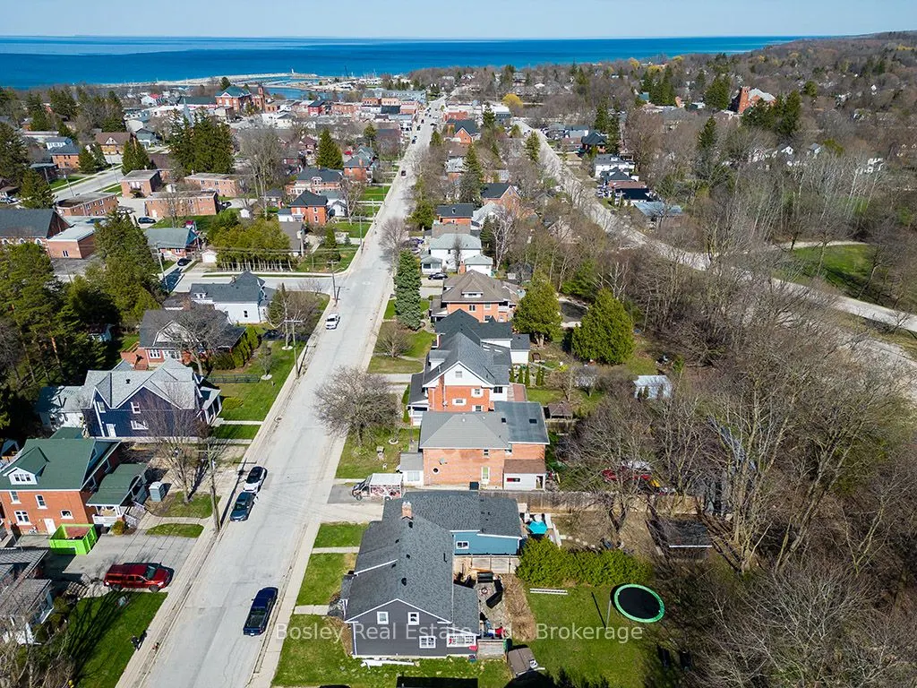 153 Trowbridge Street W