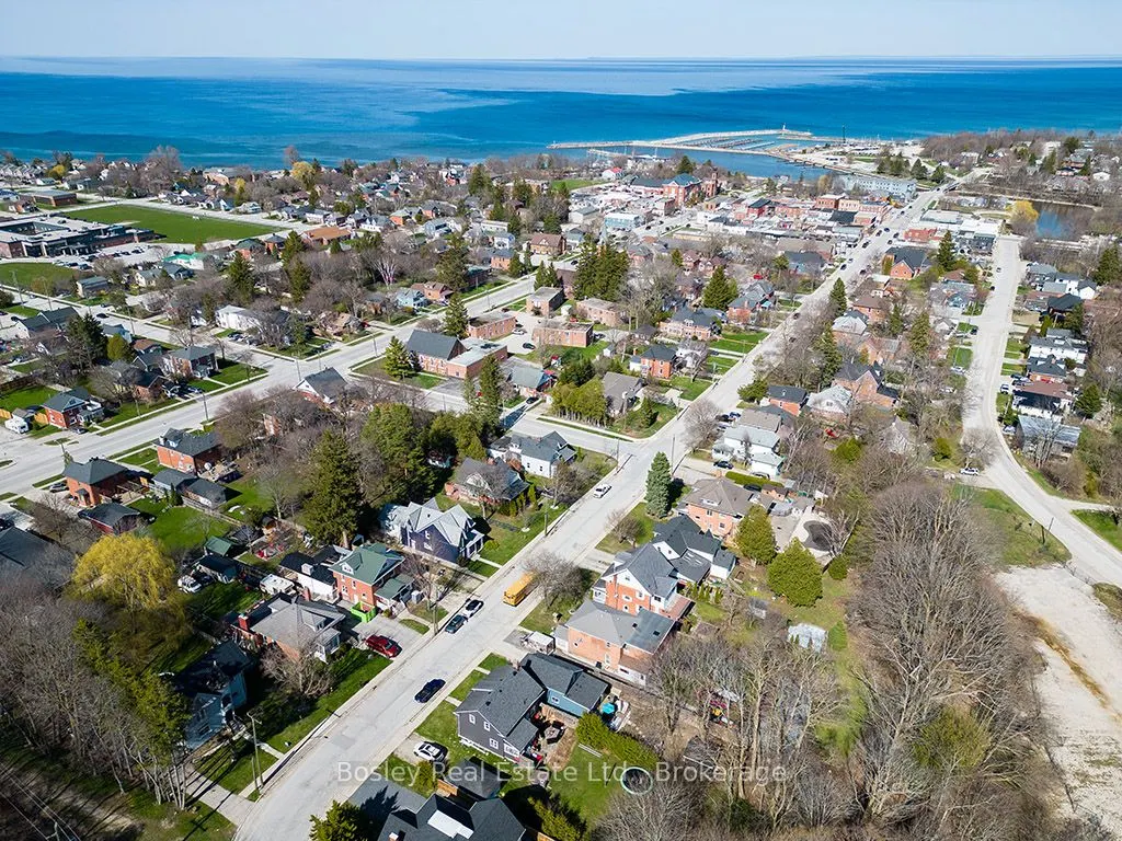 153 Trowbridge Street W