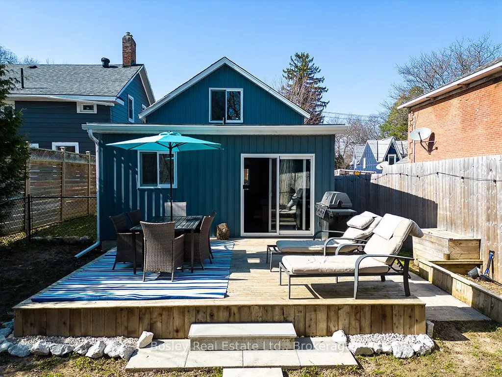 153 Trowbridge Street W