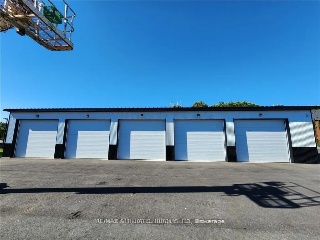 26 First (Garage) Street W