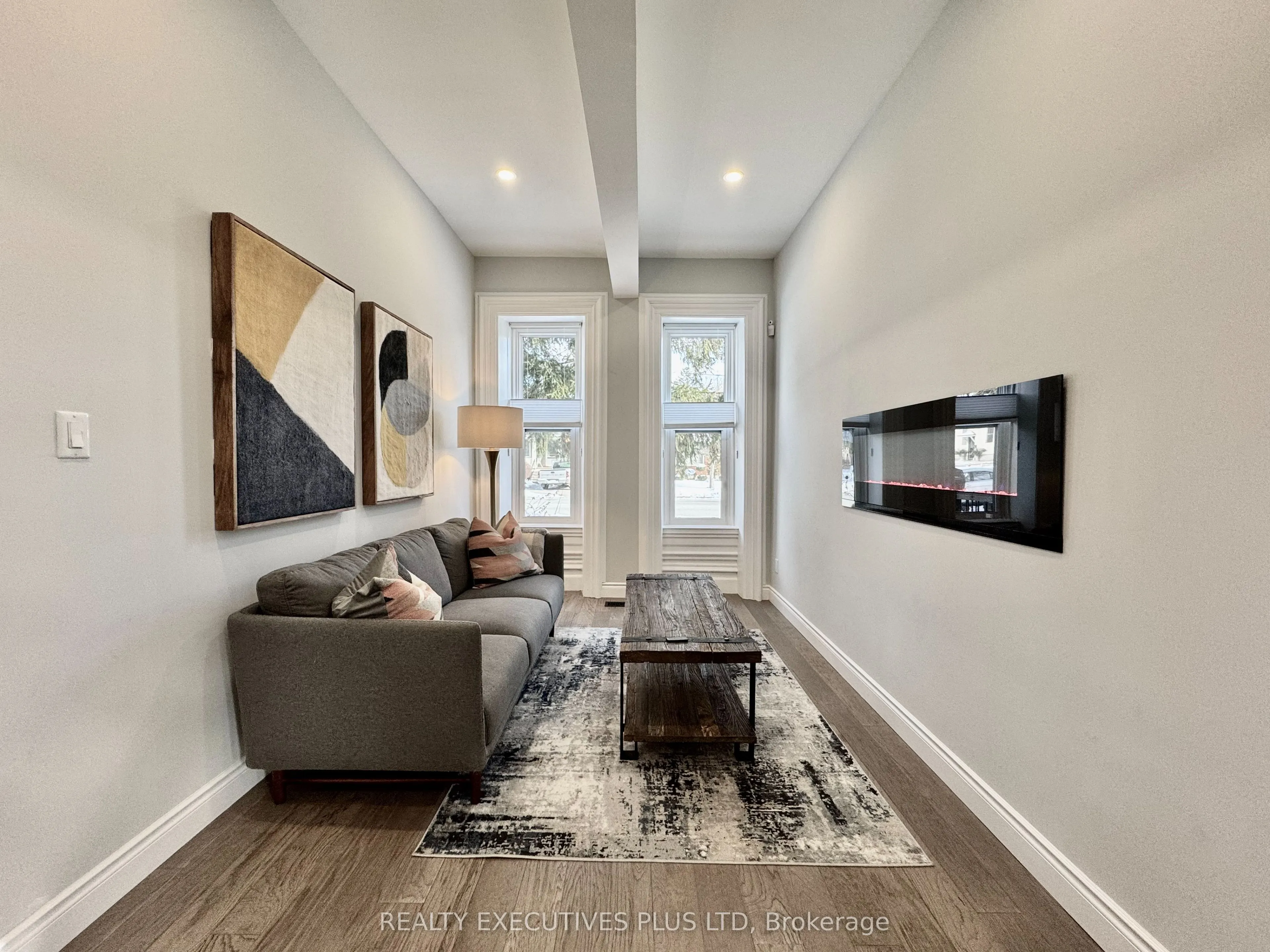 6 Elgin Street N