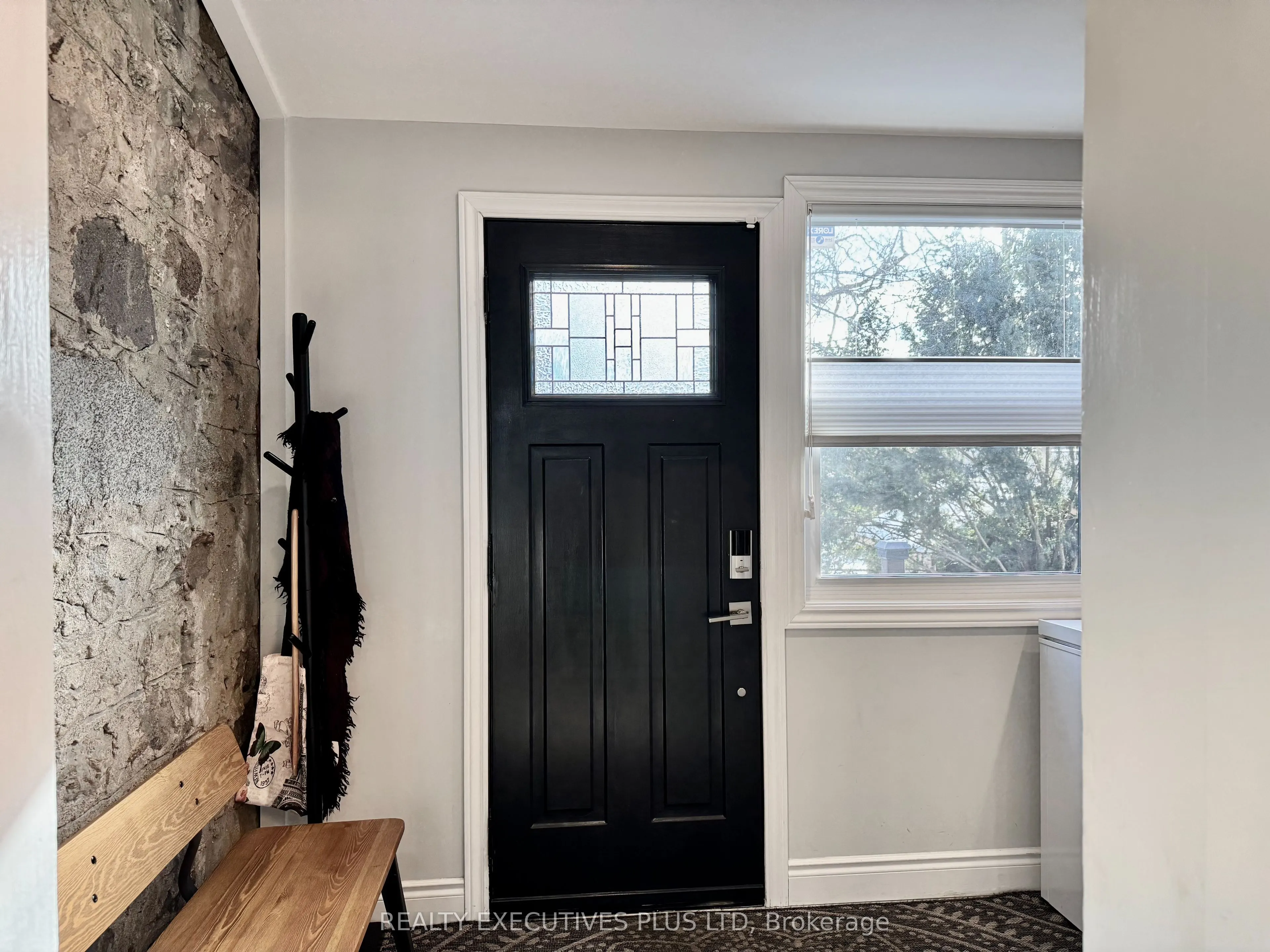 6 Elgin Street N