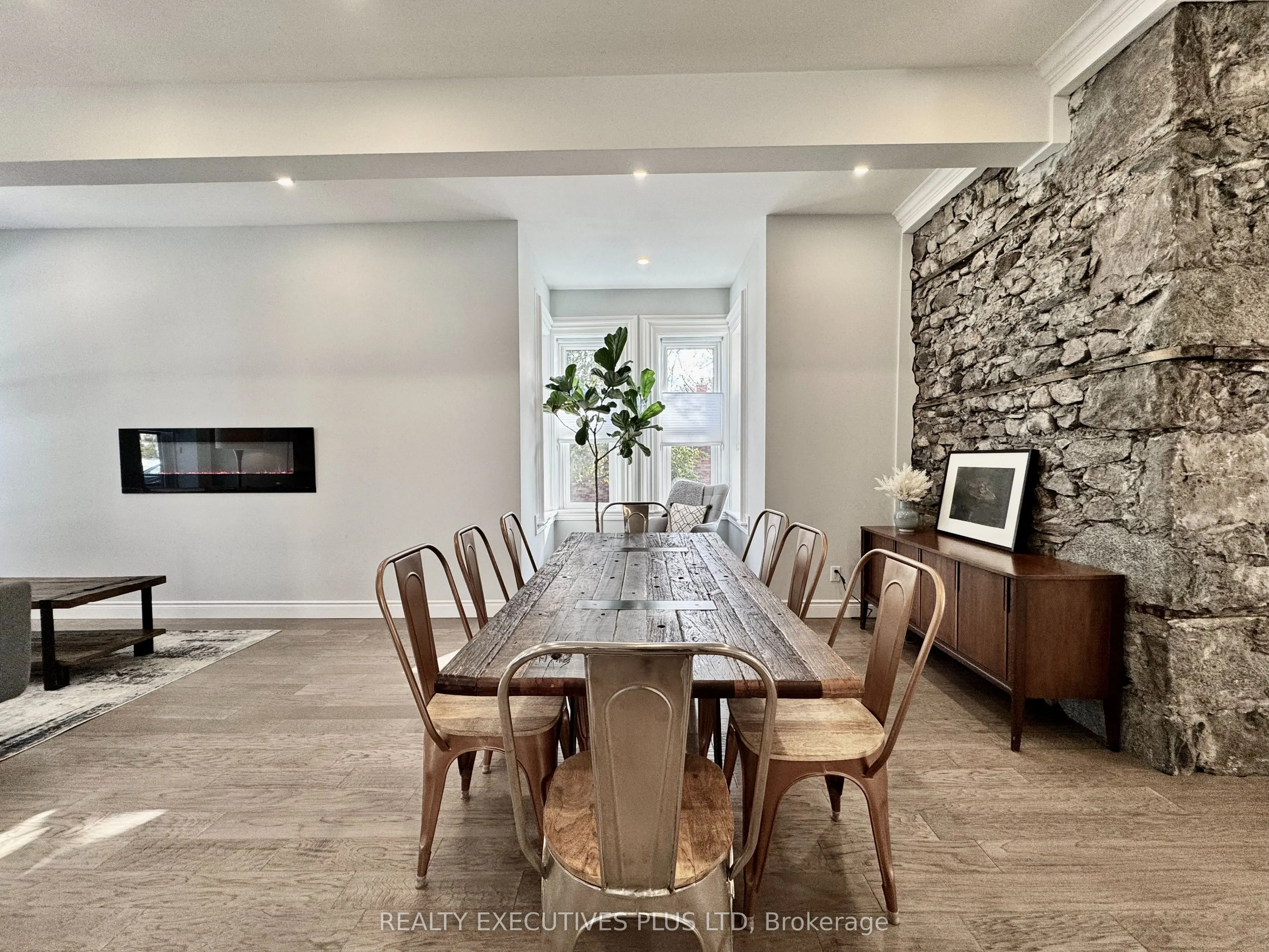 6 Elgin Street N