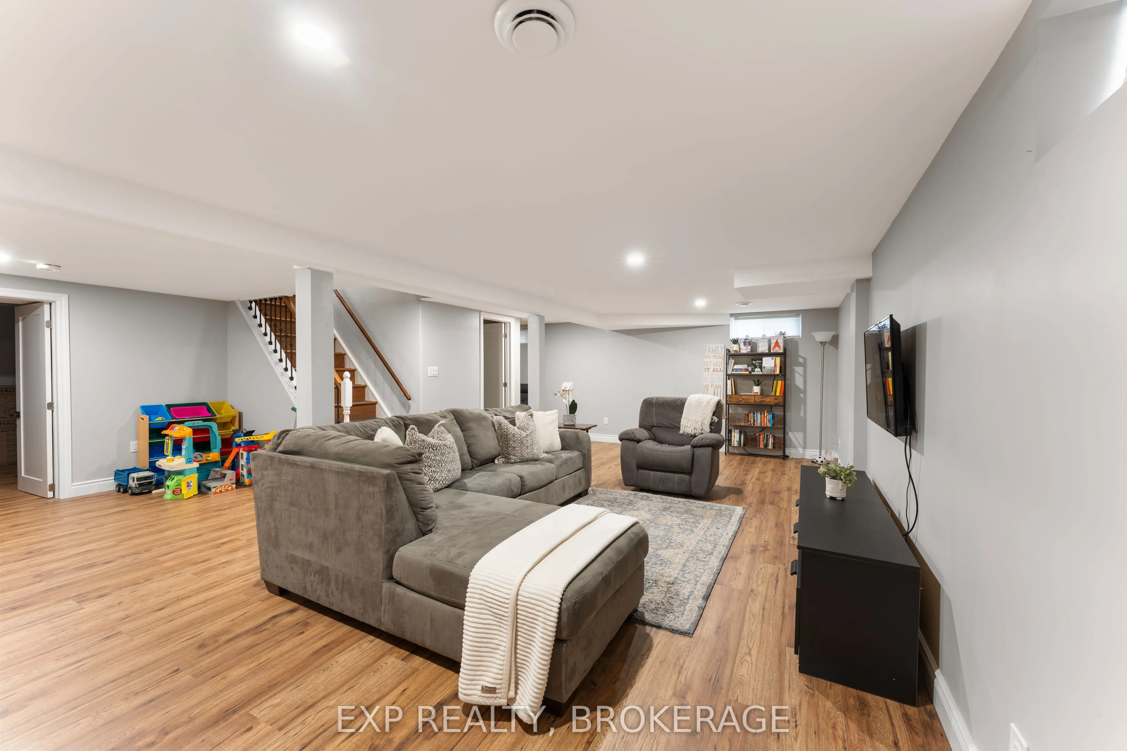 1284 WAVERLEY Crescent