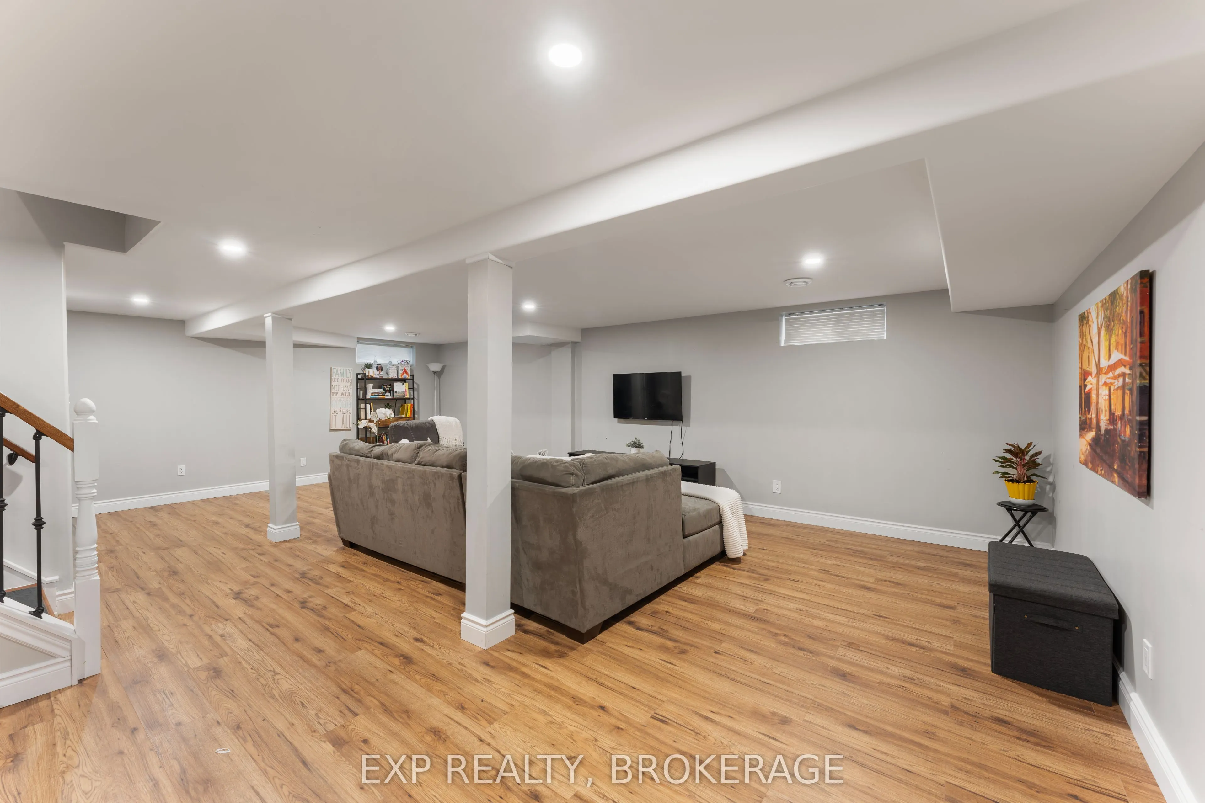 1284 WAVERLEY Crescent