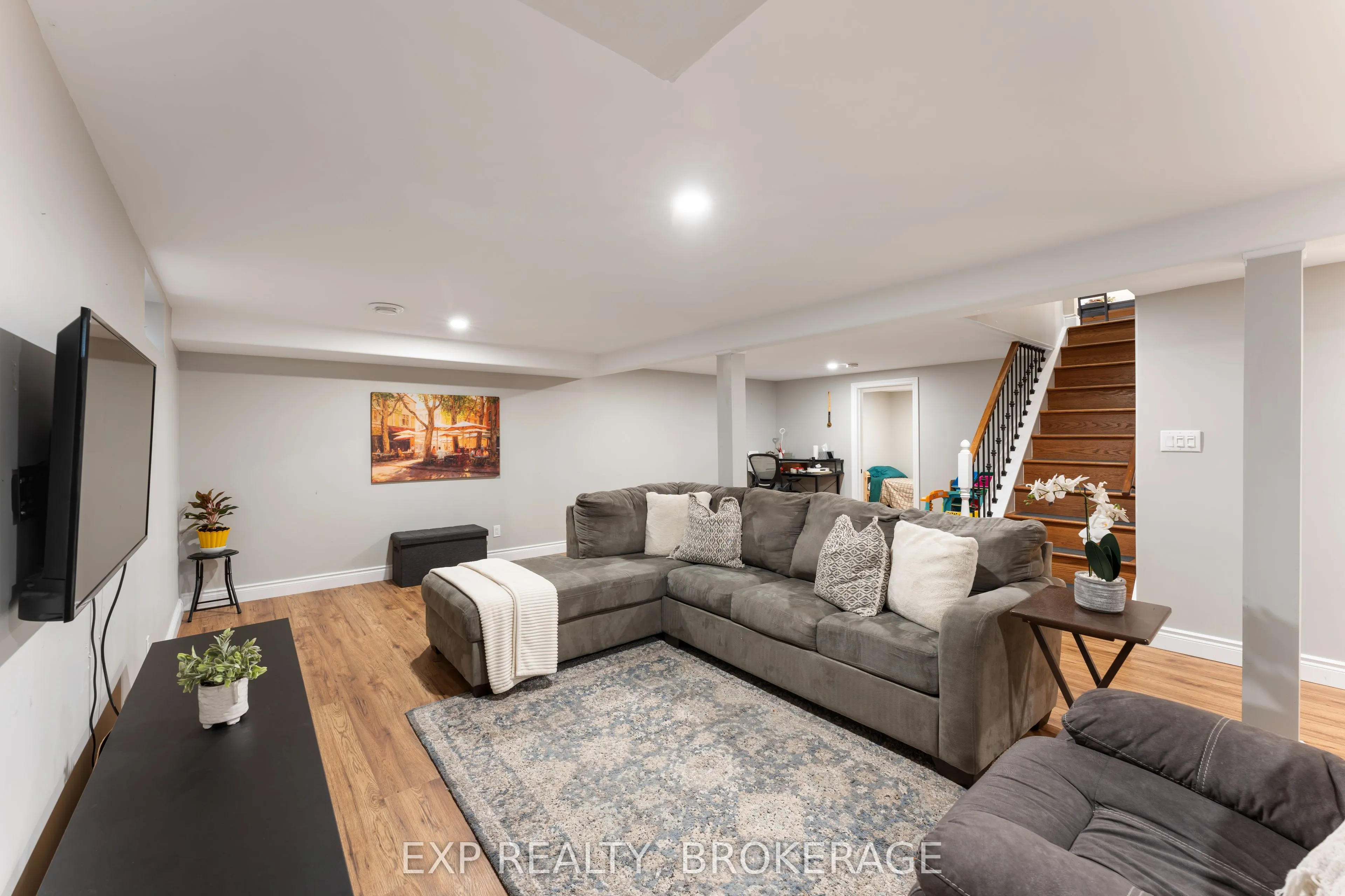 1284 WAVERLEY Crescent