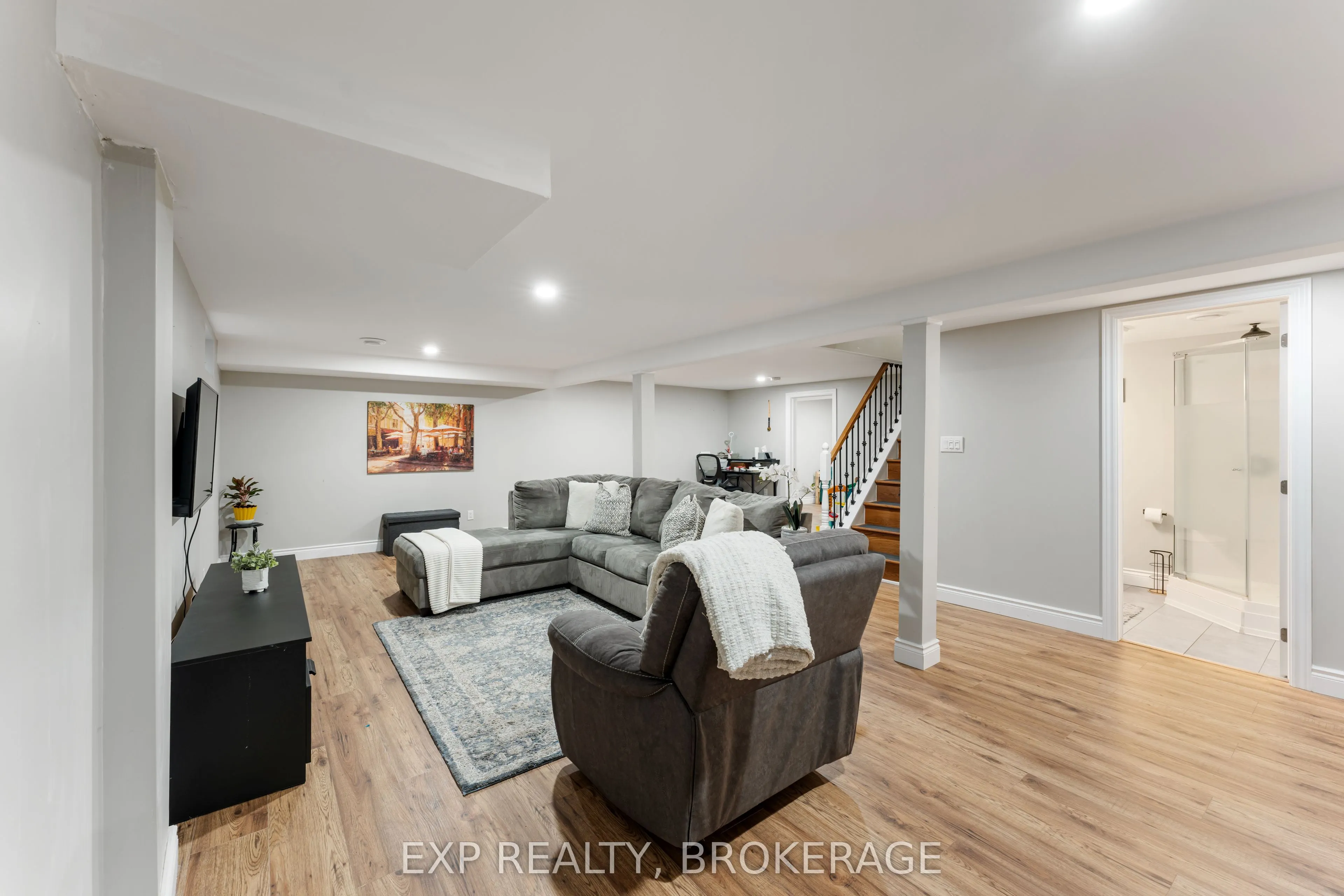 1284 WAVERLEY Crescent