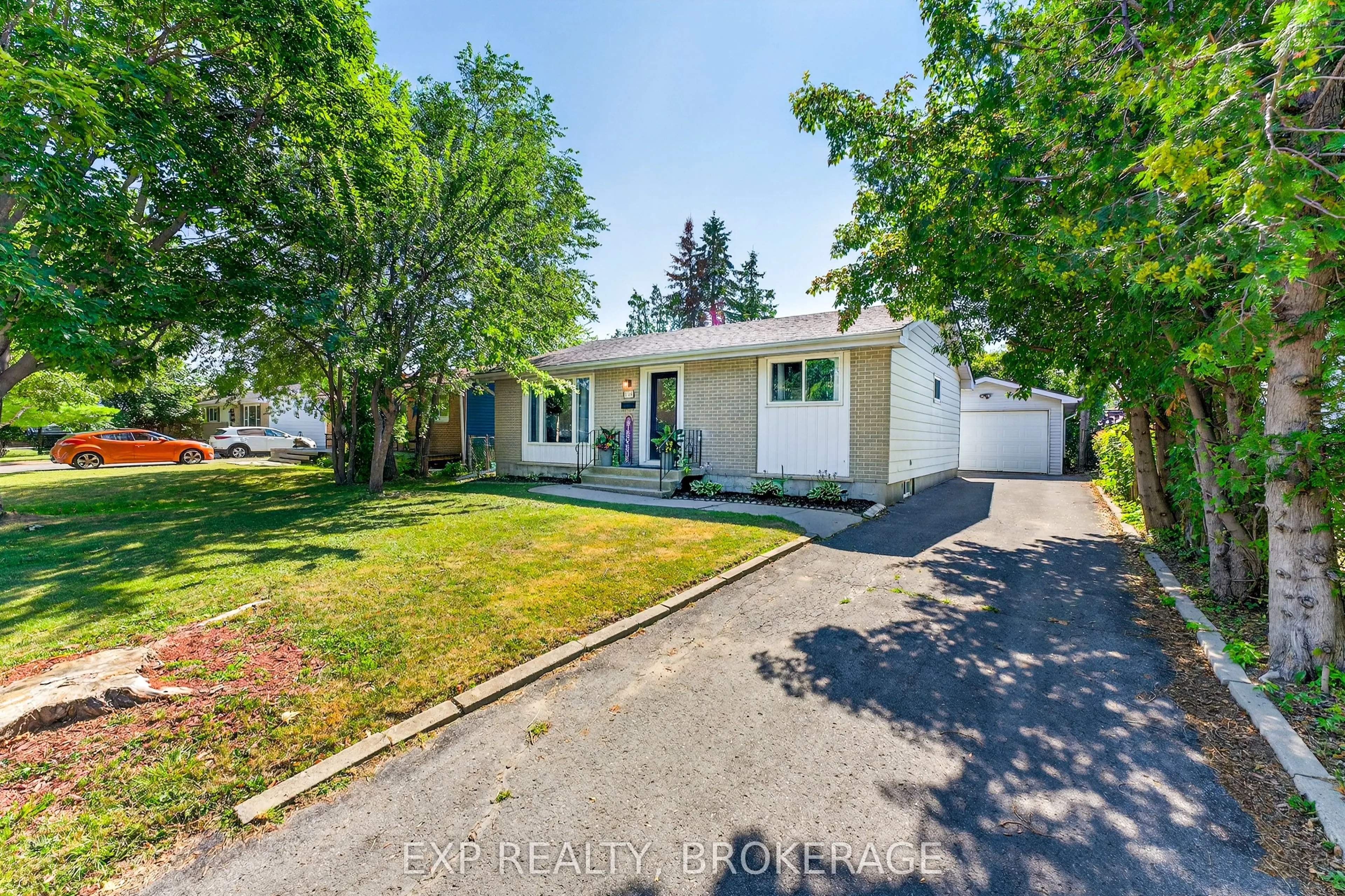 1284 WAVERLEY Crescent