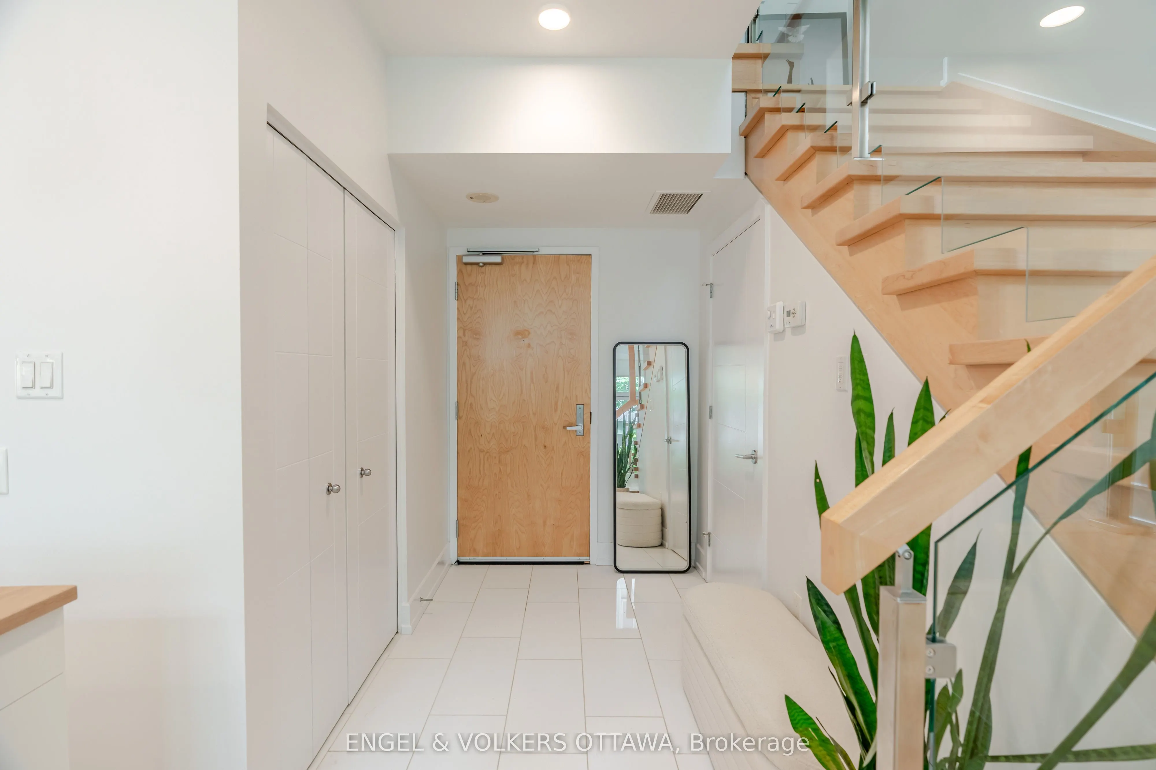 197 lisgar Street, #202