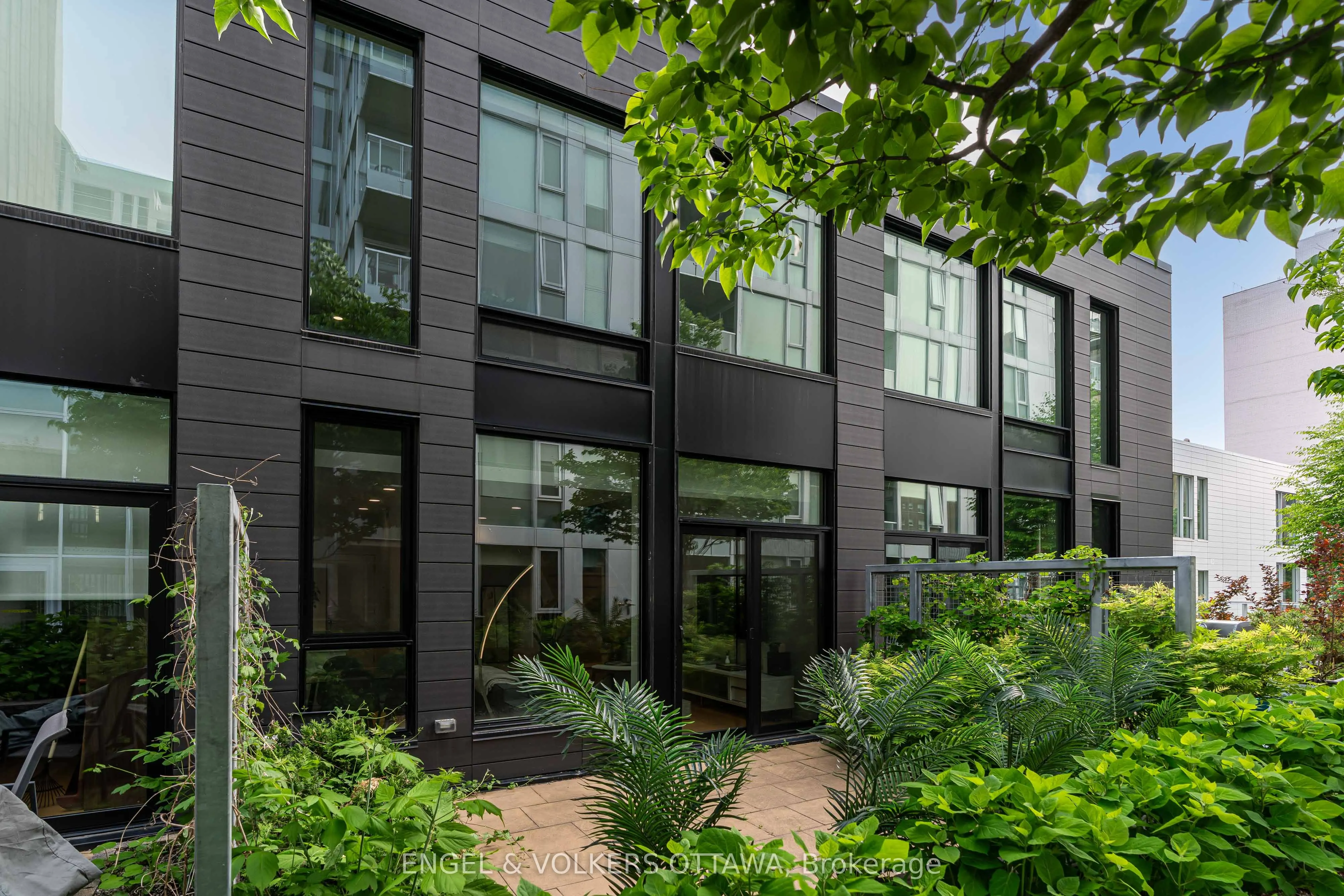 197 lisgar Street, #202