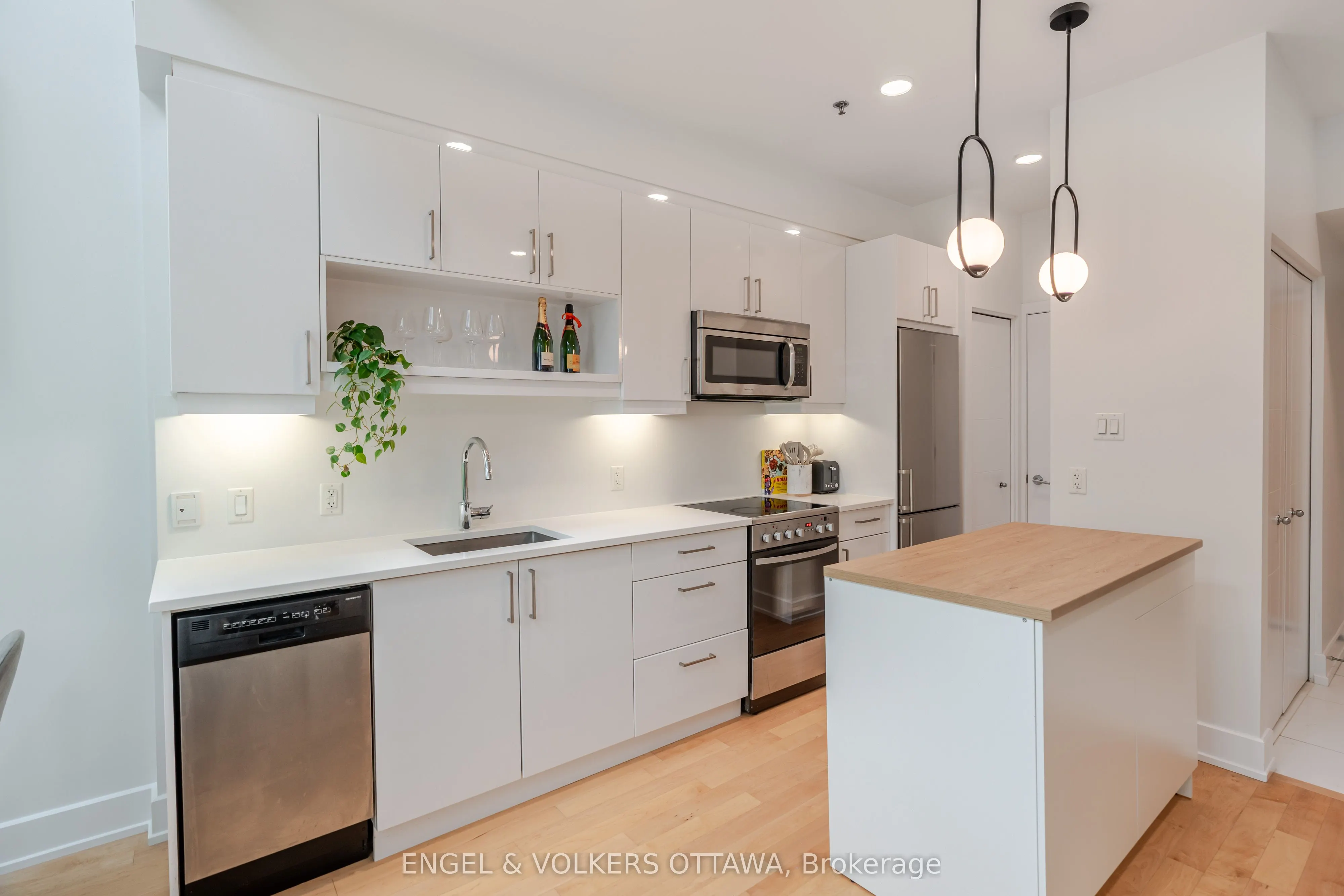 197 lisgar Street, #202