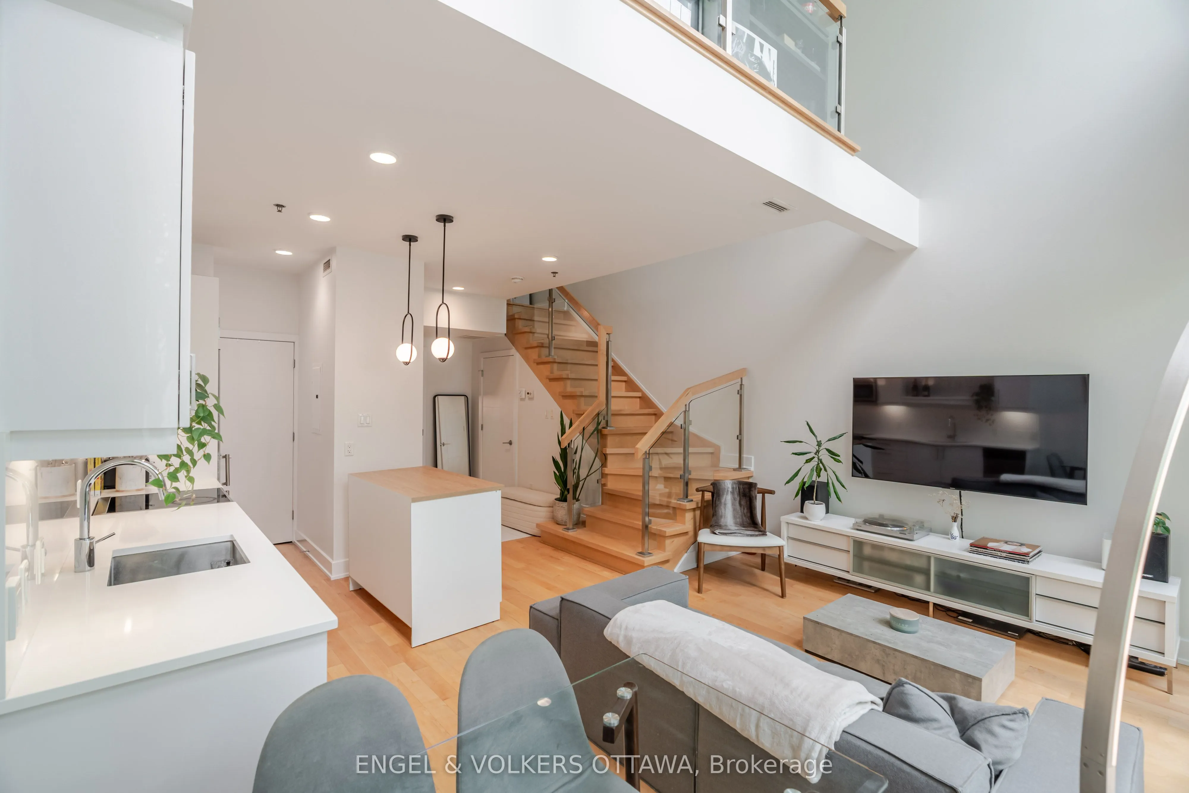 197 lisgar Street, #202