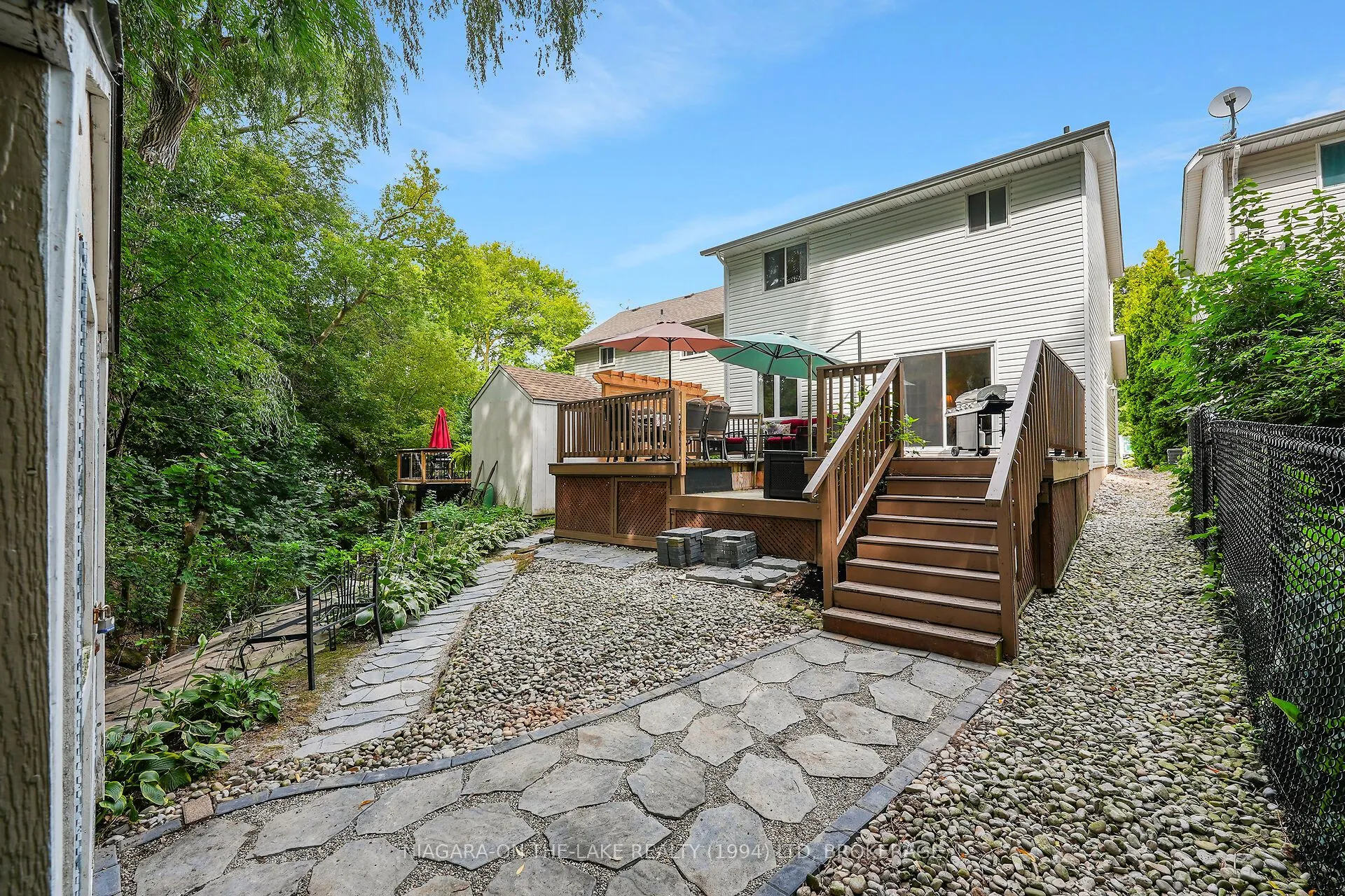 6 LAKESIDE Drive