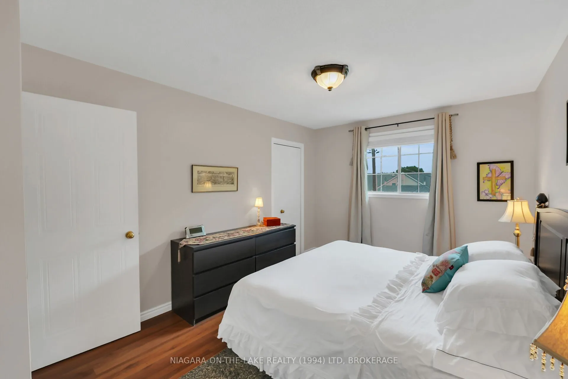 6 LAKESIDE Drive