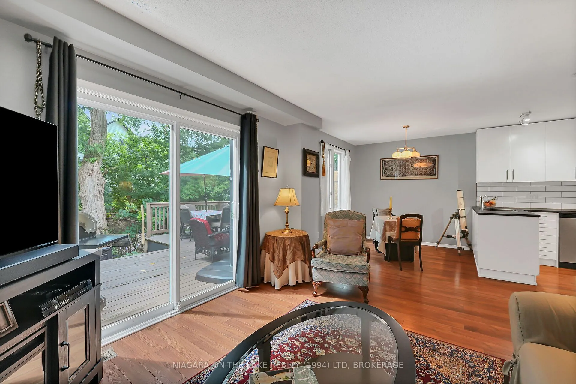 6 LAKESIDE Drive