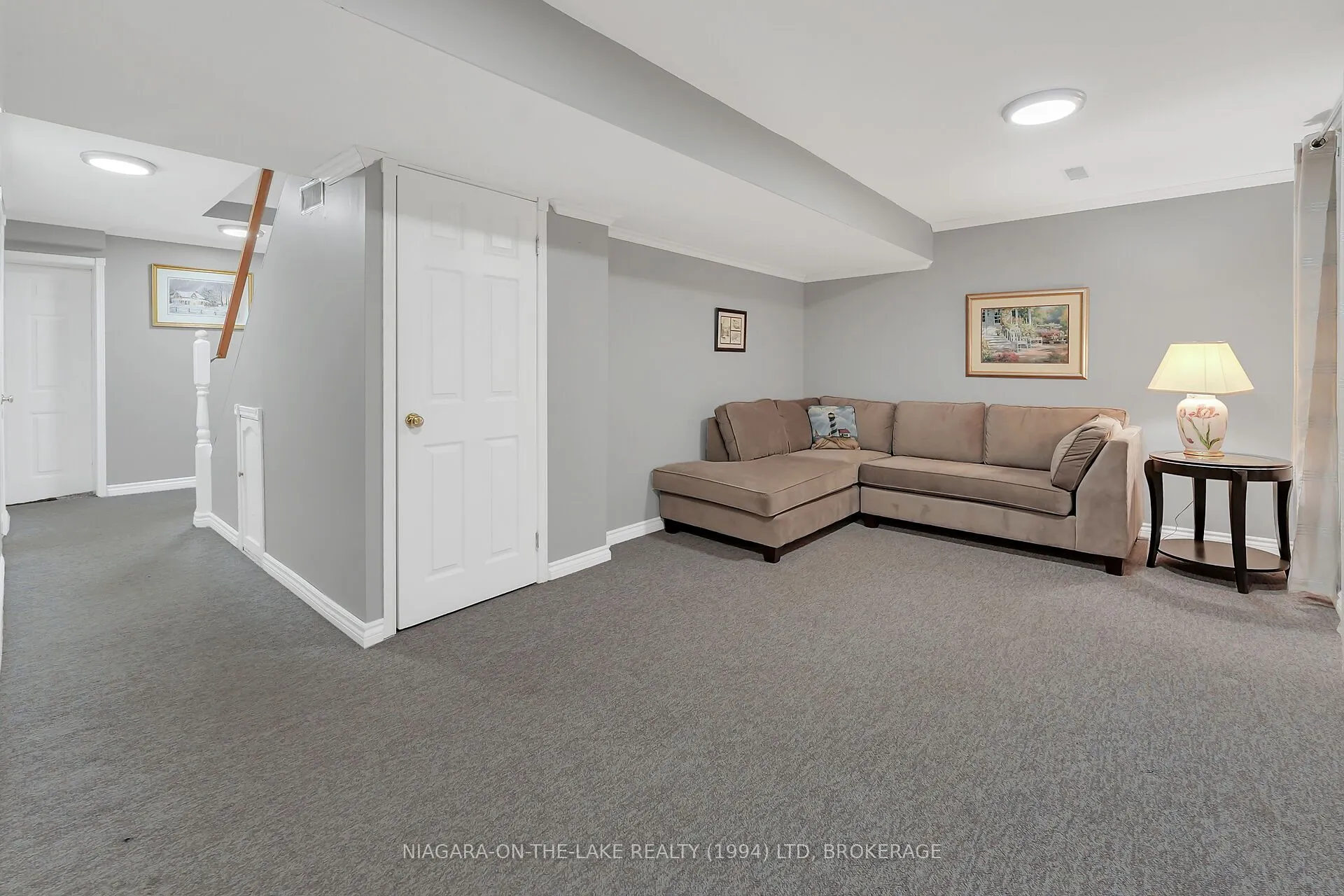 6 LAKESIDE Drive